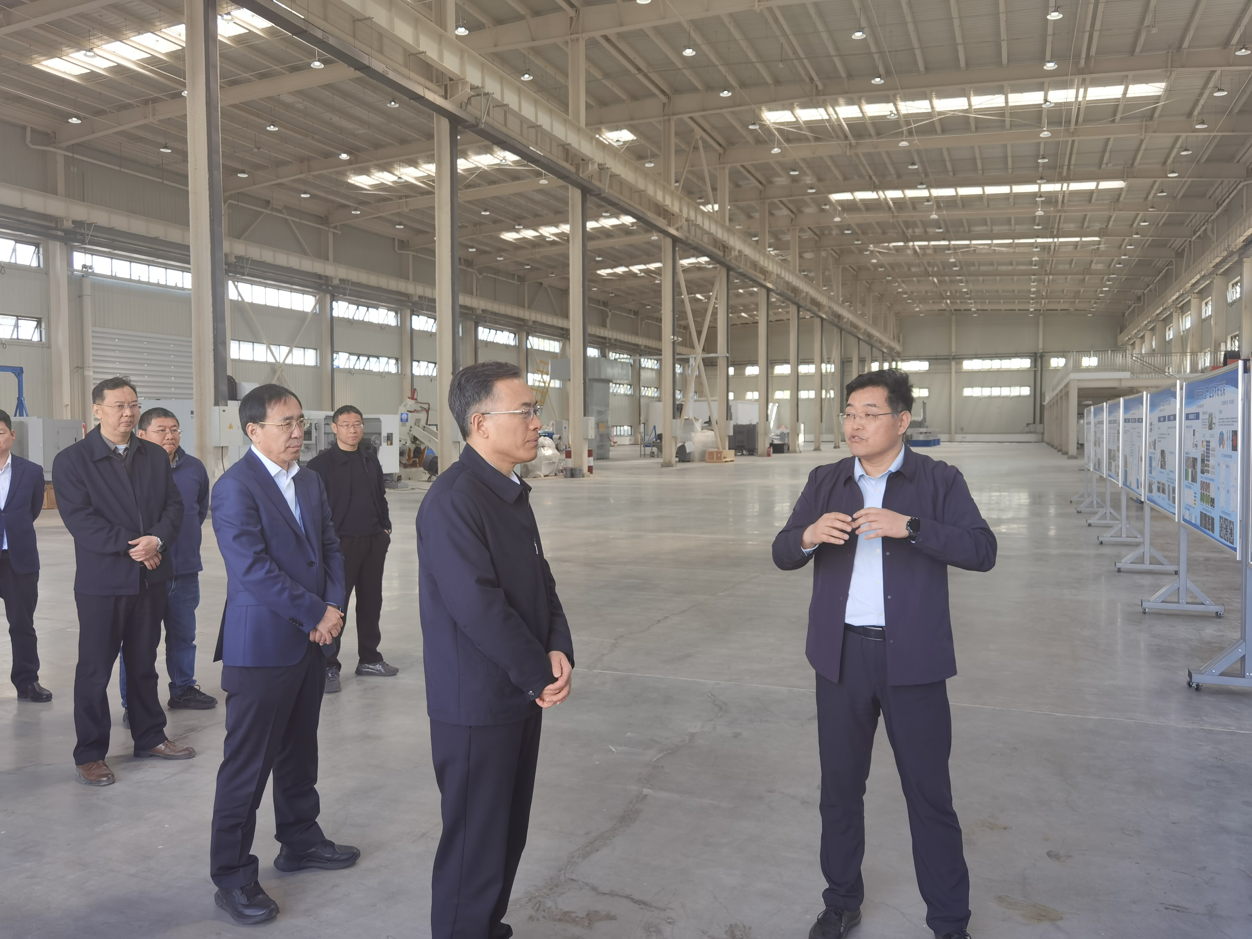 李成伟赴郑州航空港经济综合实验区调研交流