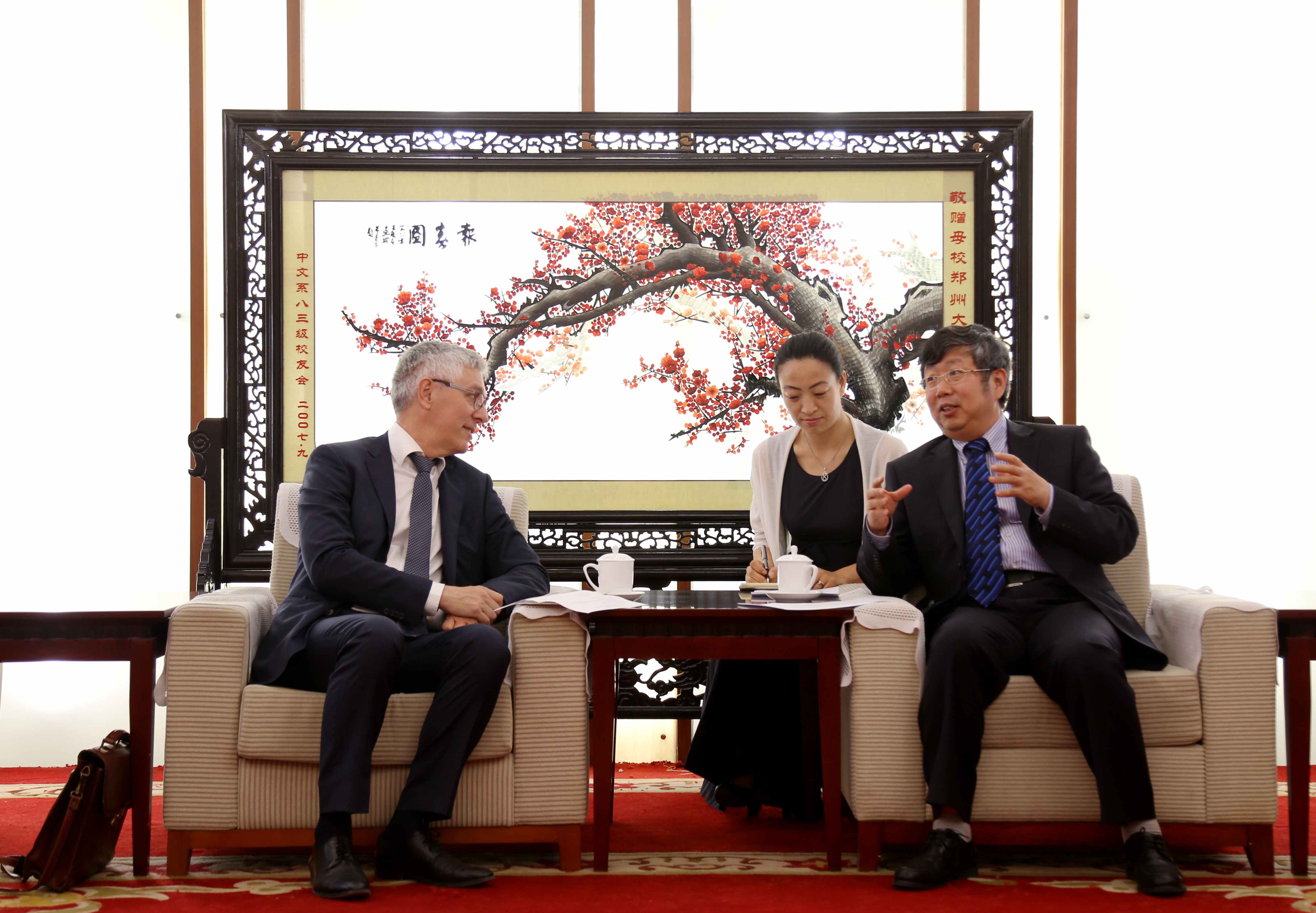 法国图卢兹市副市长Jean-Claude Dardelet先生访问我校