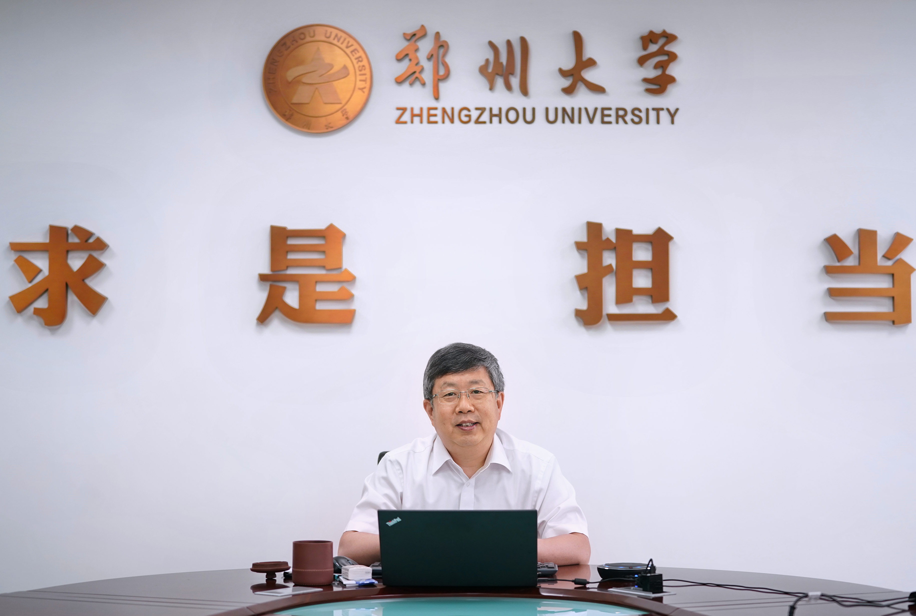 刘炯天为全校师生上党史大课