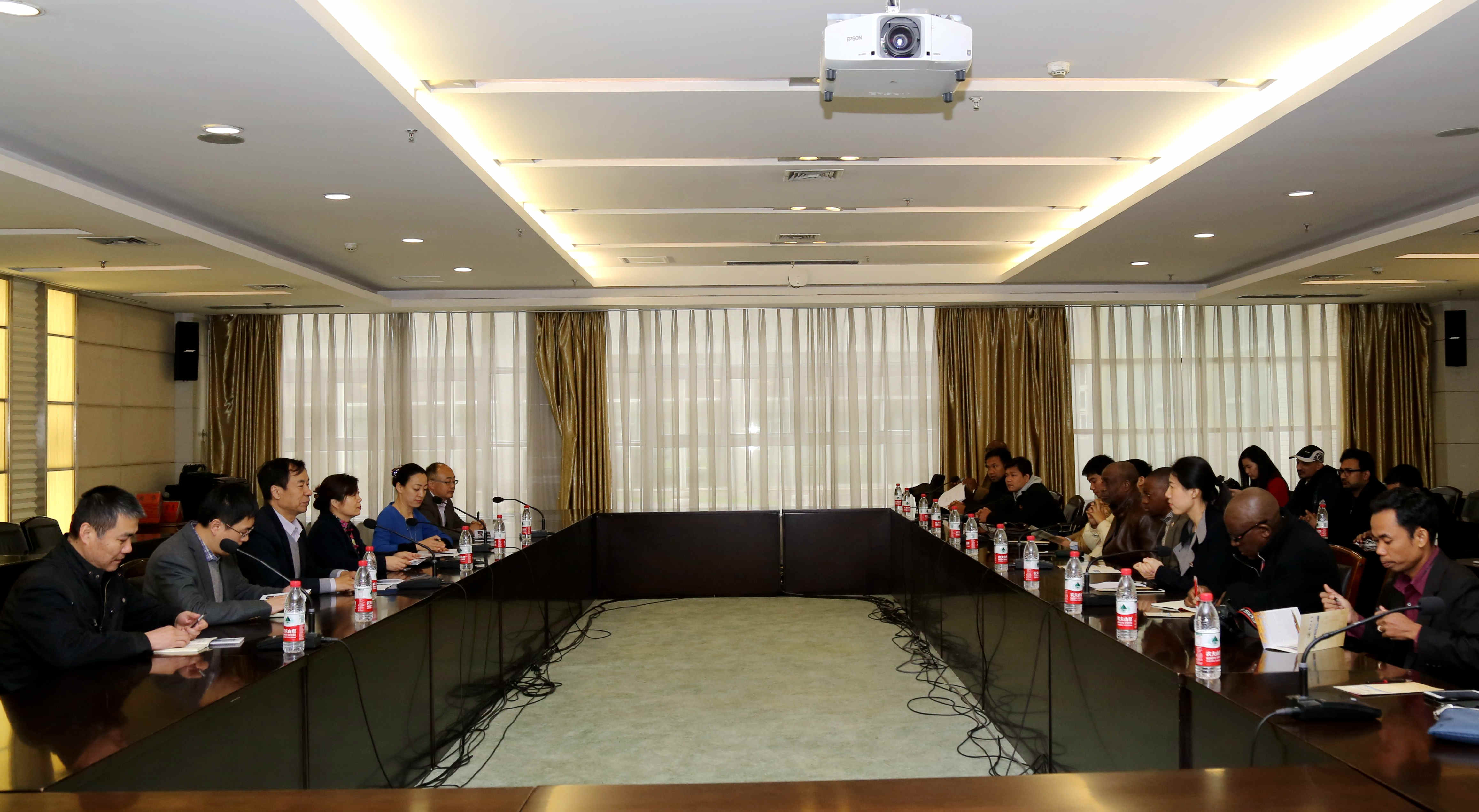 发展中国家工程教育和工程管理高级研究班访问我校