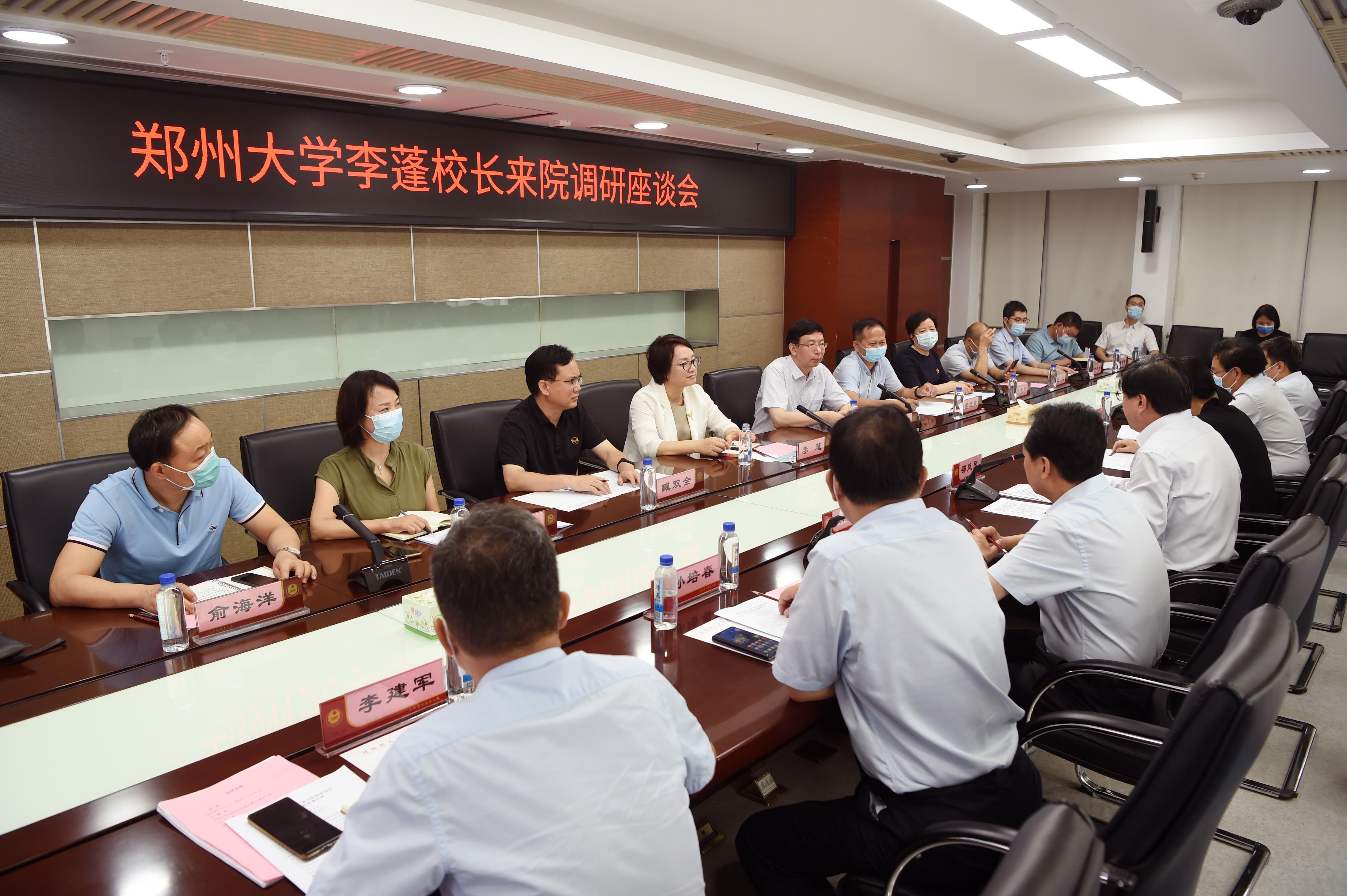 校长李蓬院士在校内相关单位走访调研