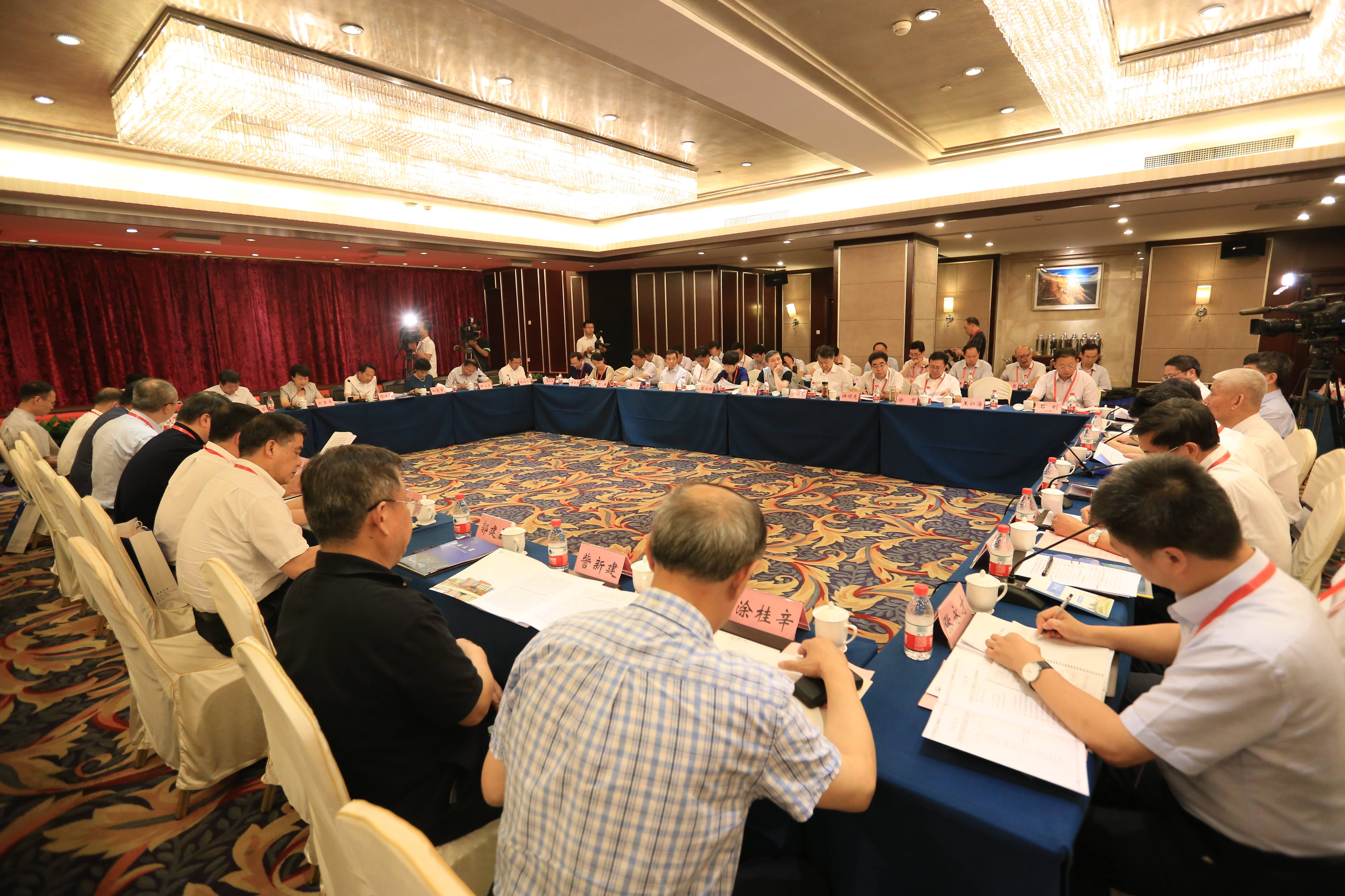 2016年部校共建新闻学院工作推进会在我校召开（图）