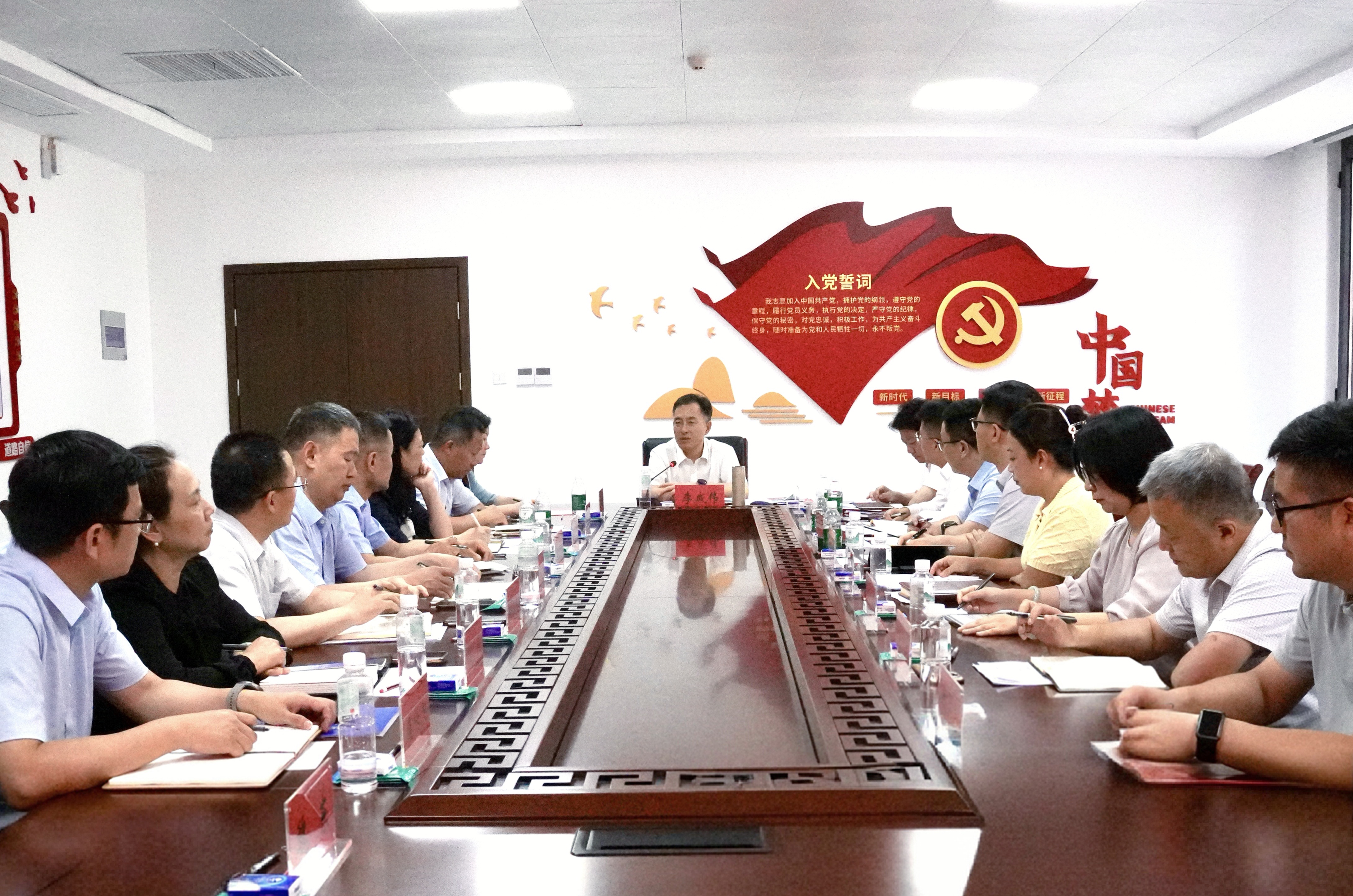 李成伟调研学校学生工作、共青团工作