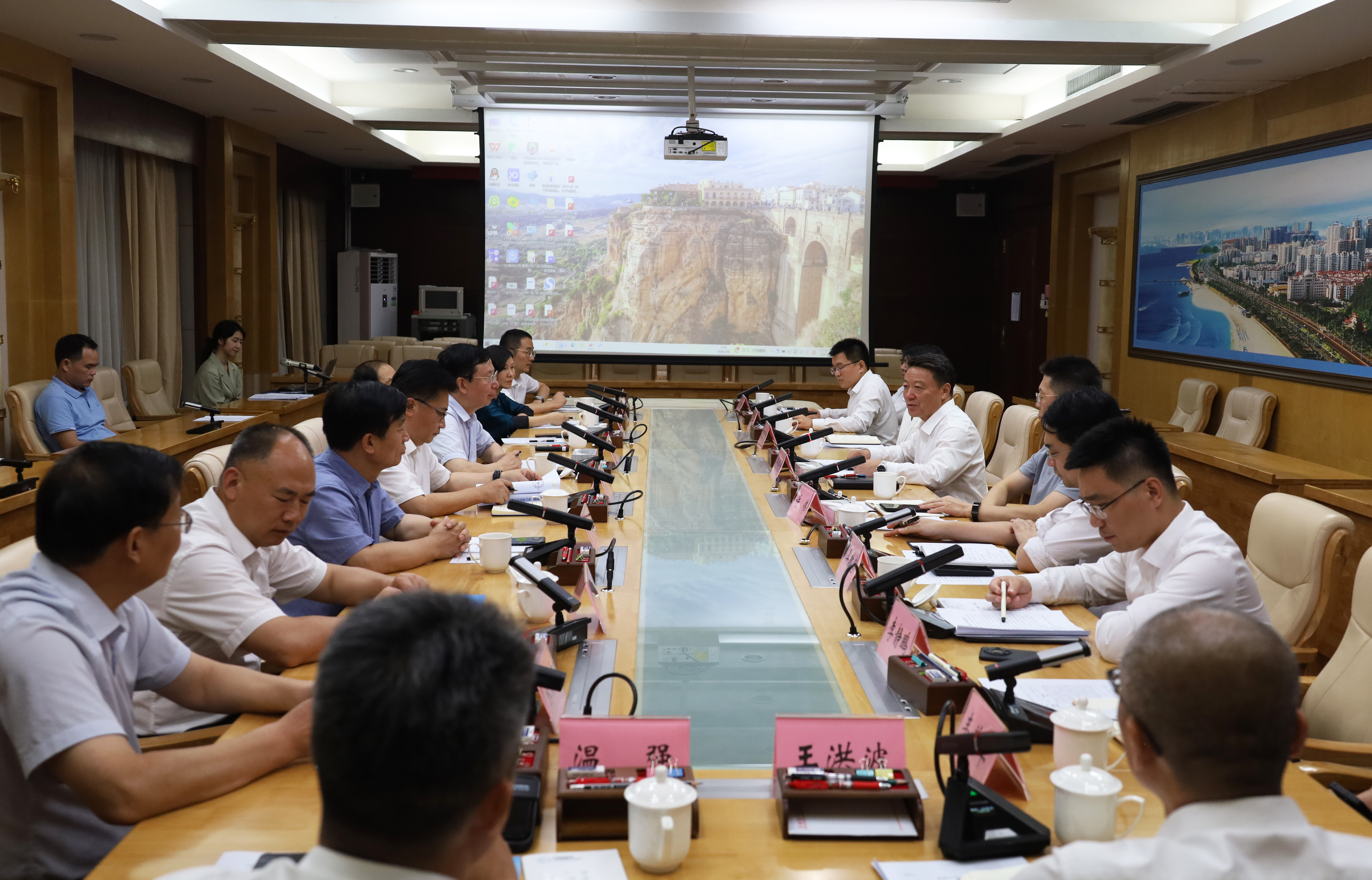 学术副校长董子钢带队赴广西防城港市调研交流
