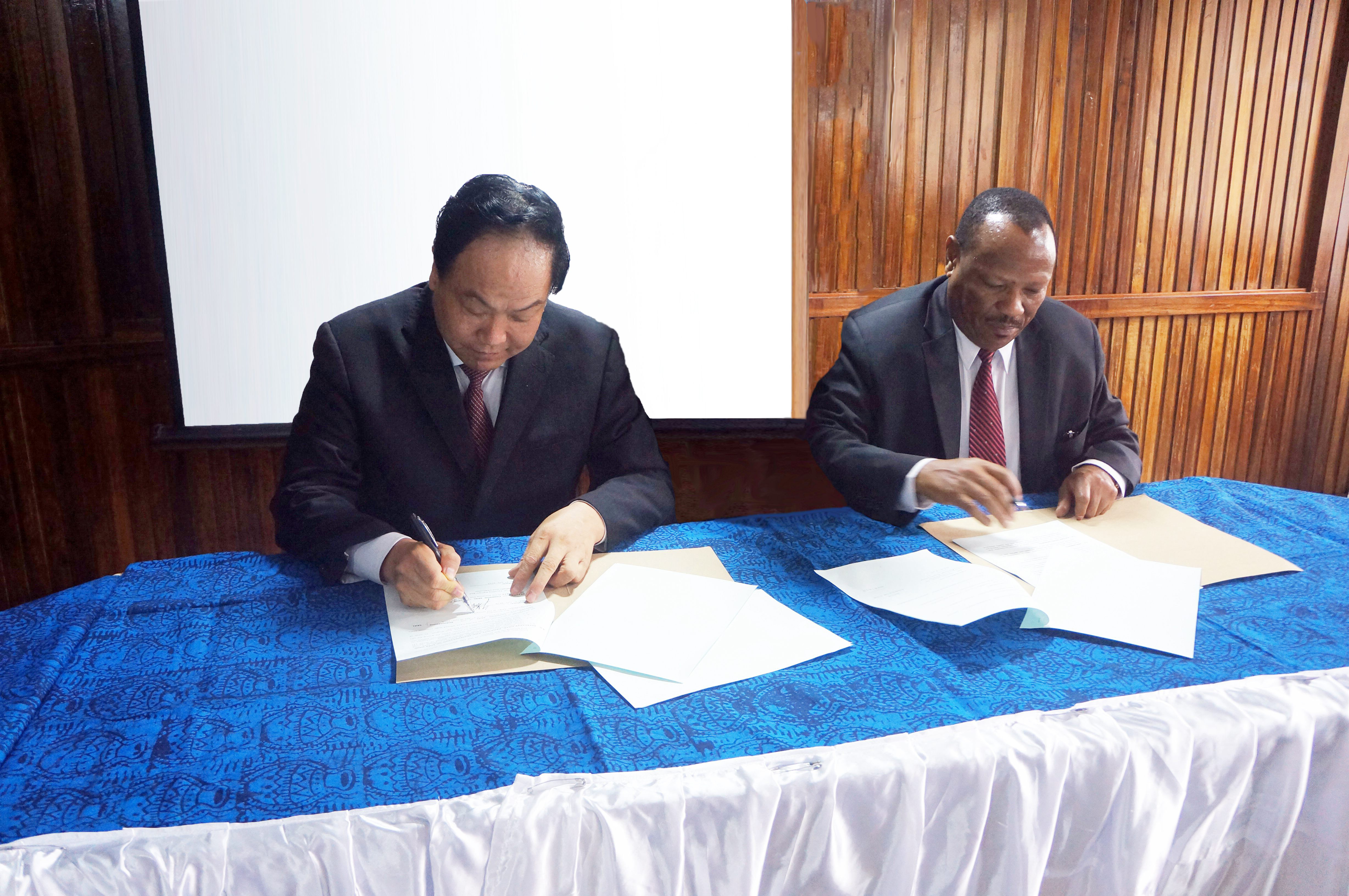 校党委书记牛书成率团访问非洲高校（图）