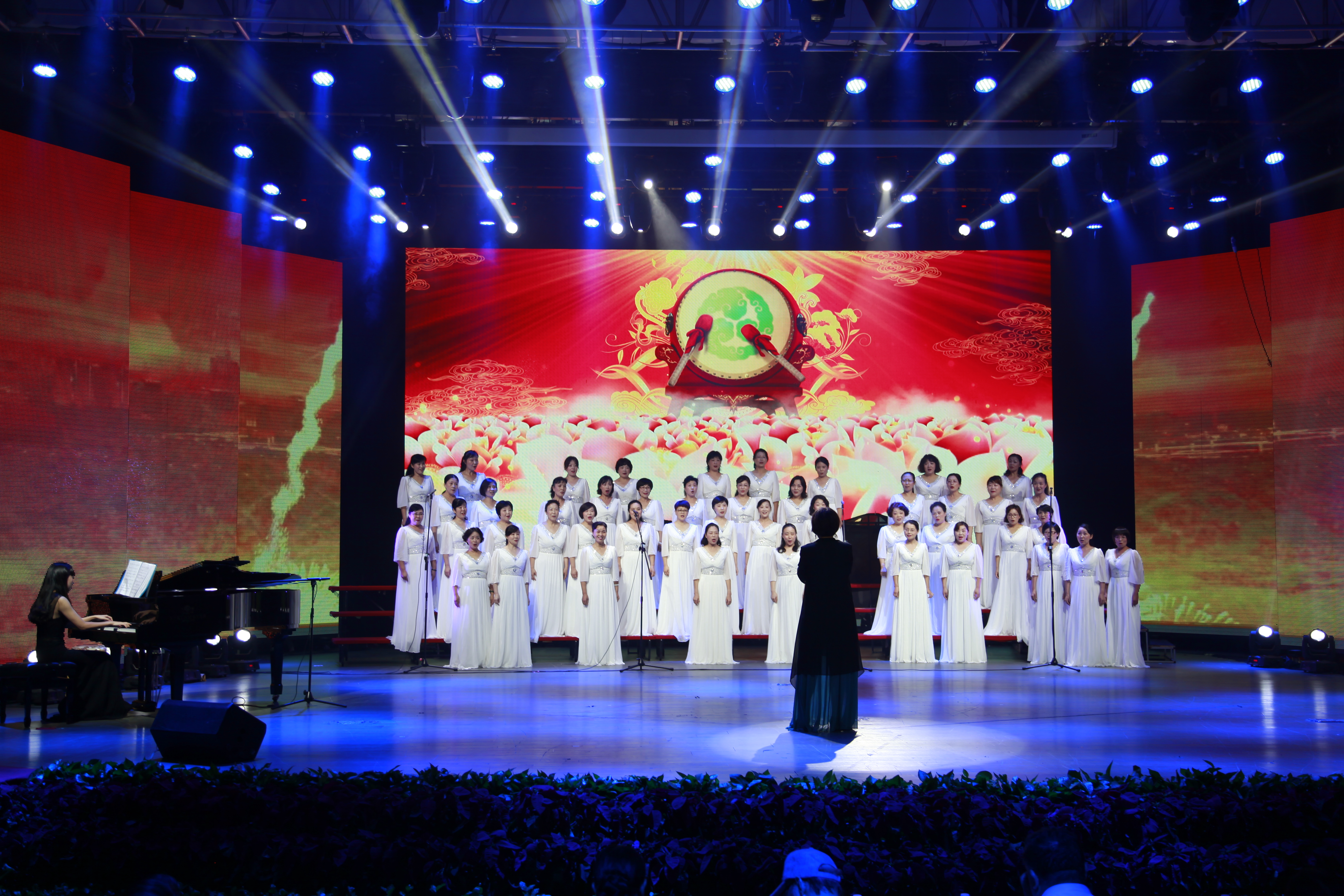 郑州大学女教职工合唱团参加“喜迎十九大”全省文艺汇演（图）