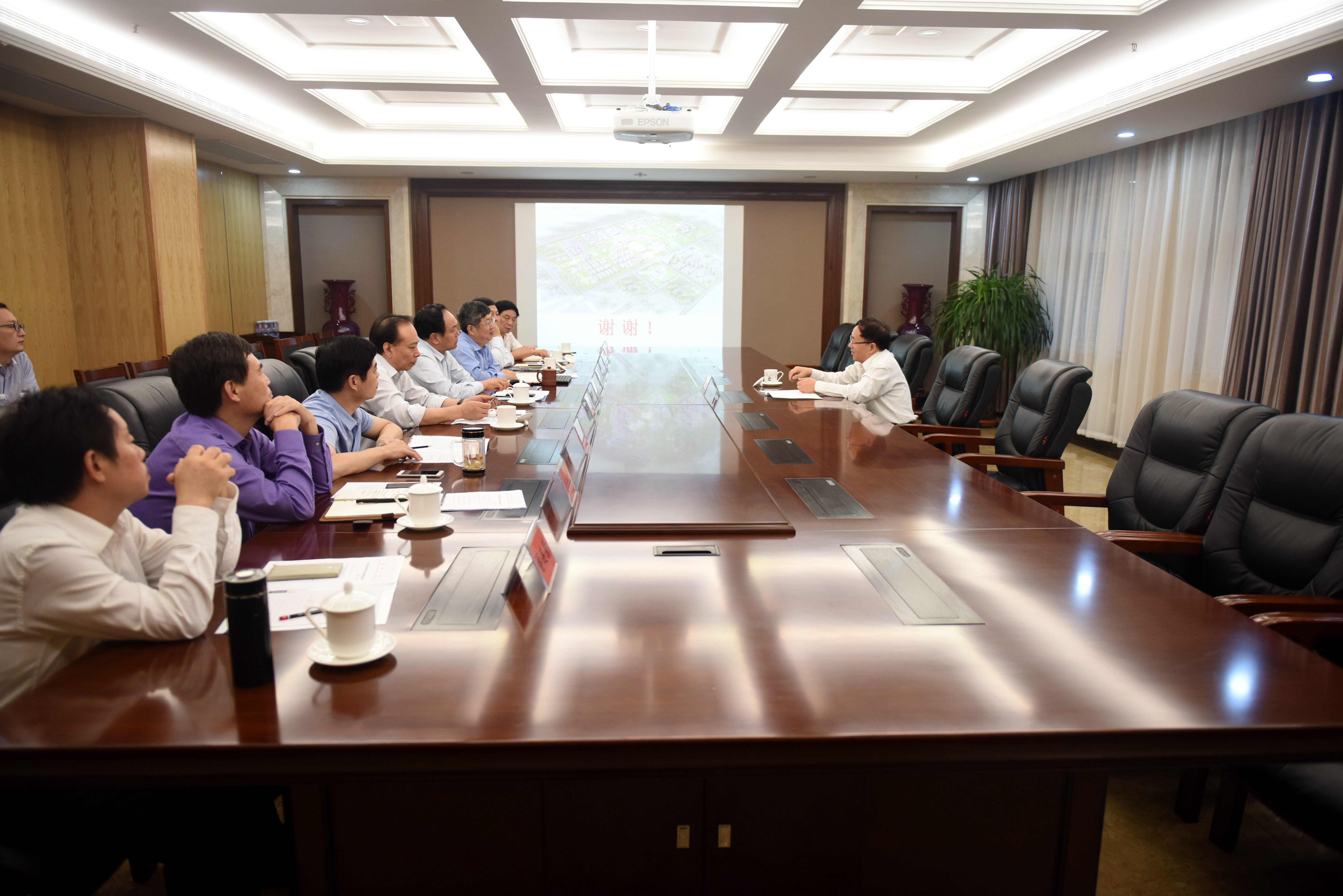 中国法学会副会长张文显教授来我校调研（图）