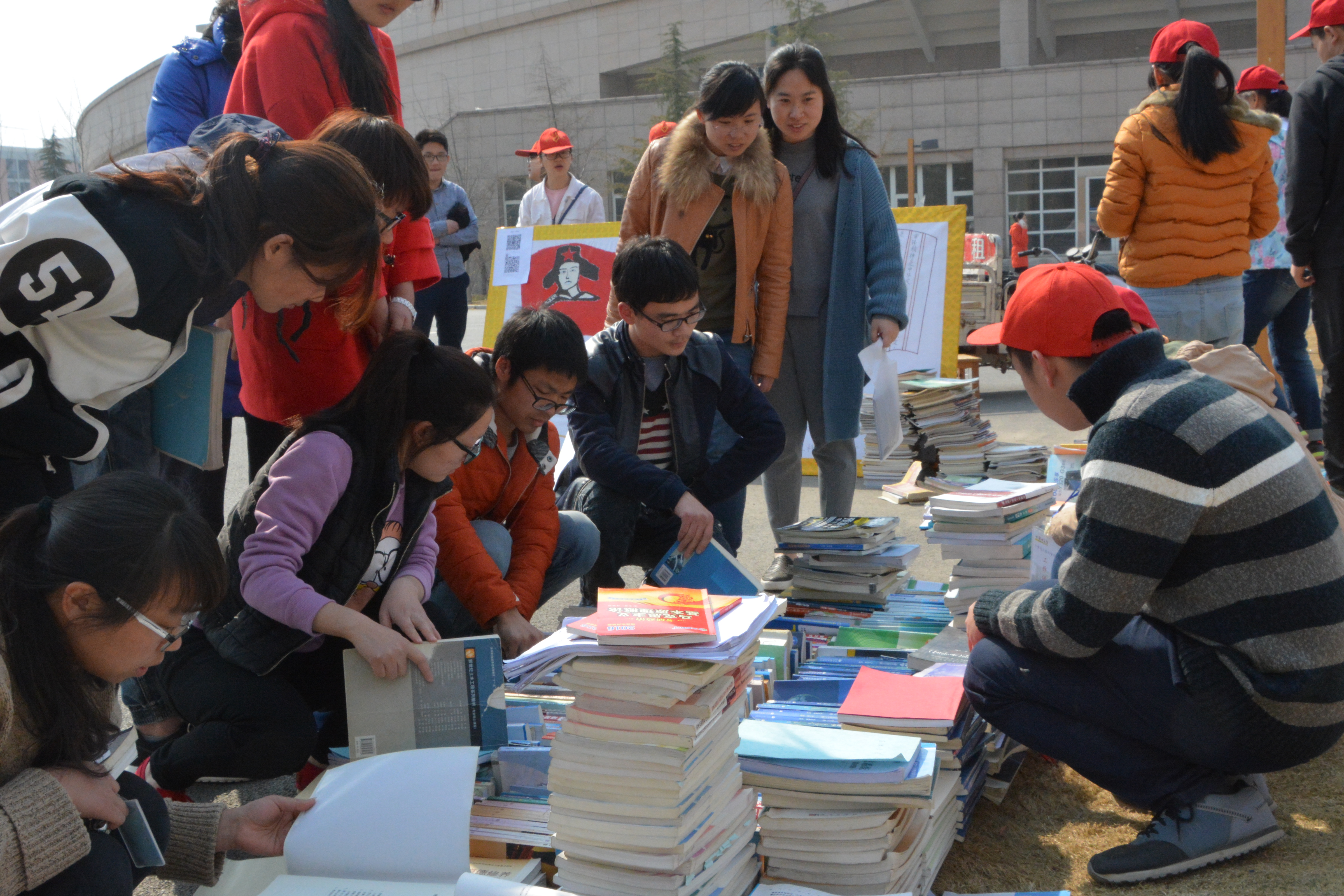 郑大故事：凝聚青年学子力量  盛开志愿服务之花——记郑州大学青年志愿者服务团队（图）