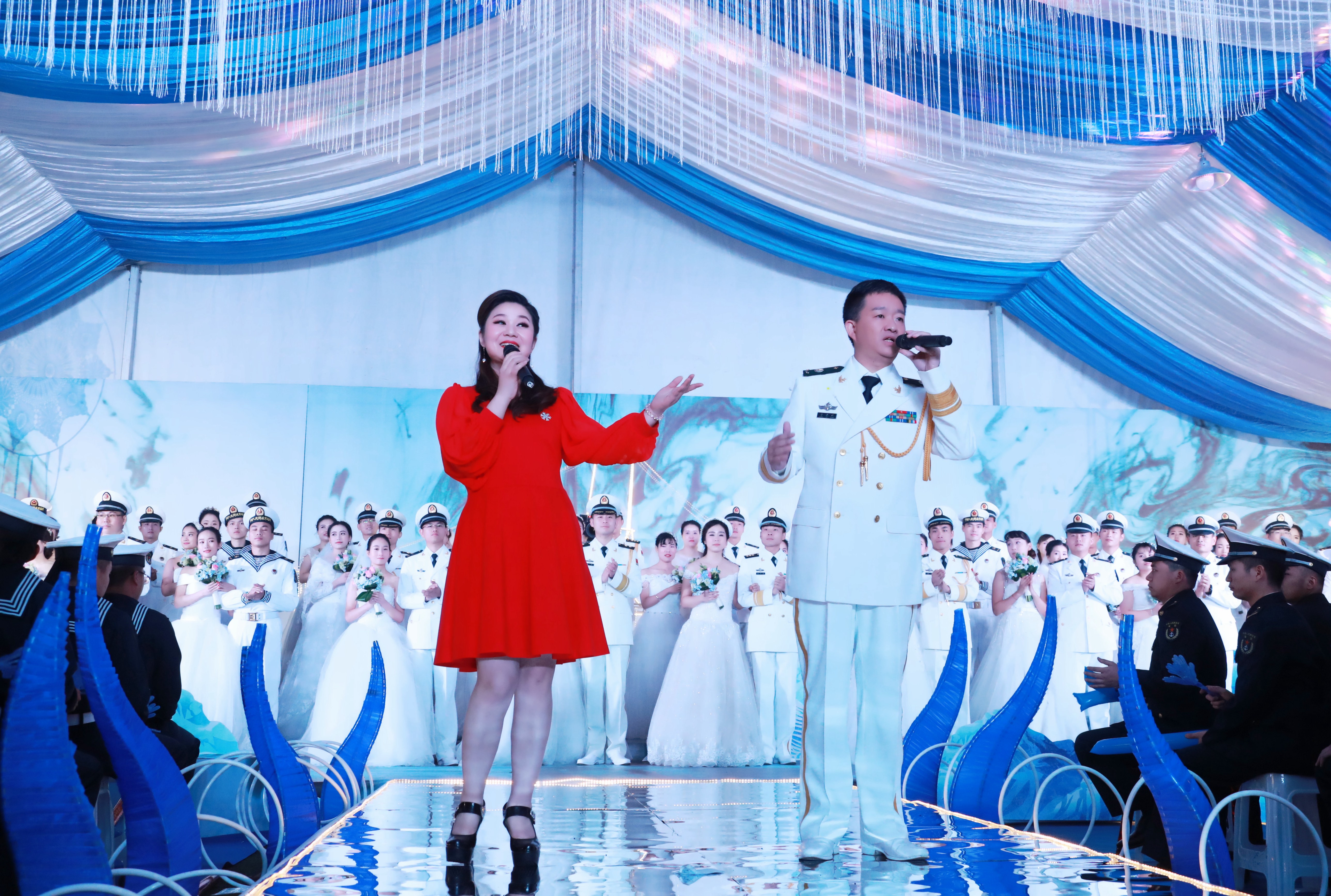 郑州大学师生参加东海舰队“水兵之声”文艺汇演（图）