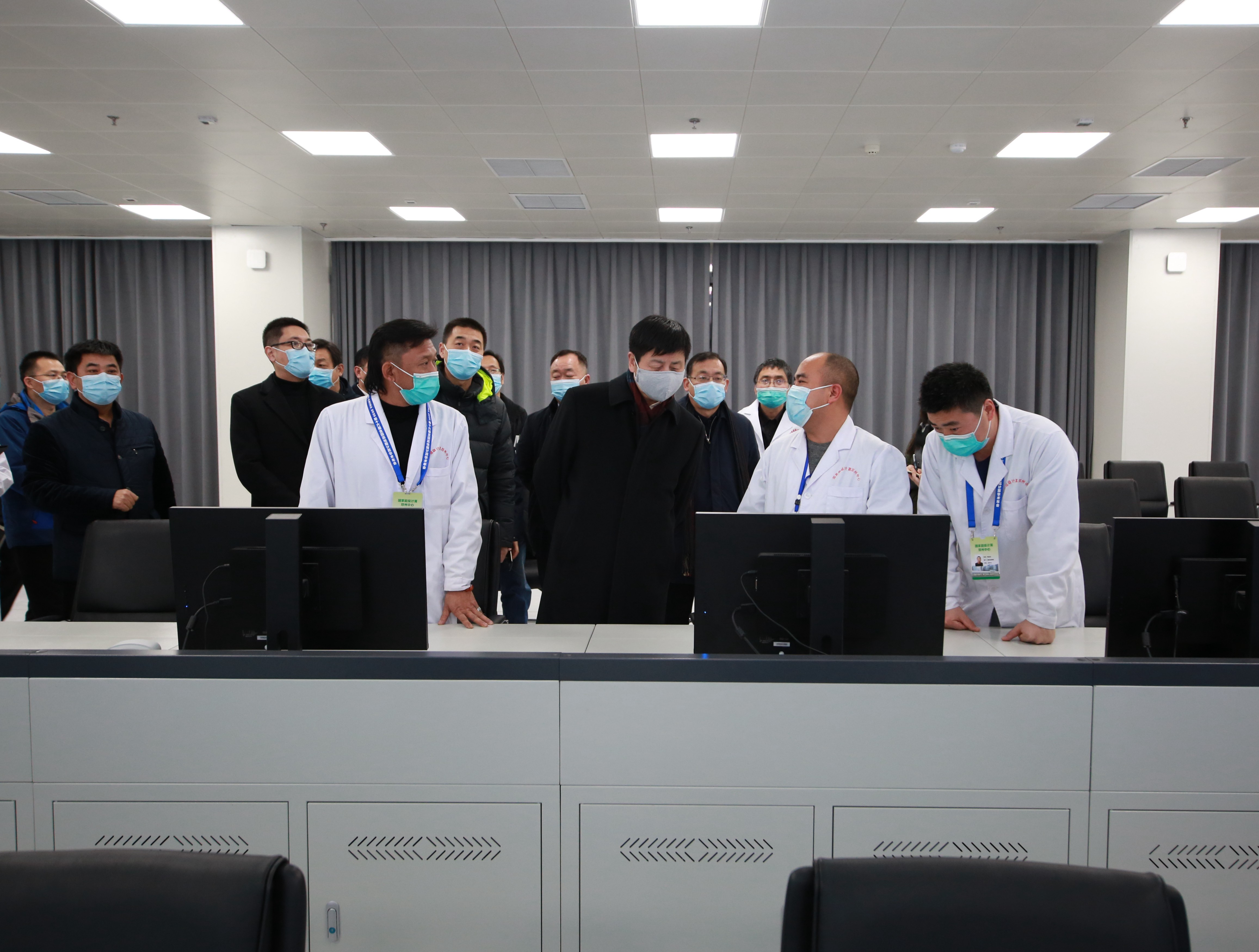 校领导带队开展寒假前学校安全大检查