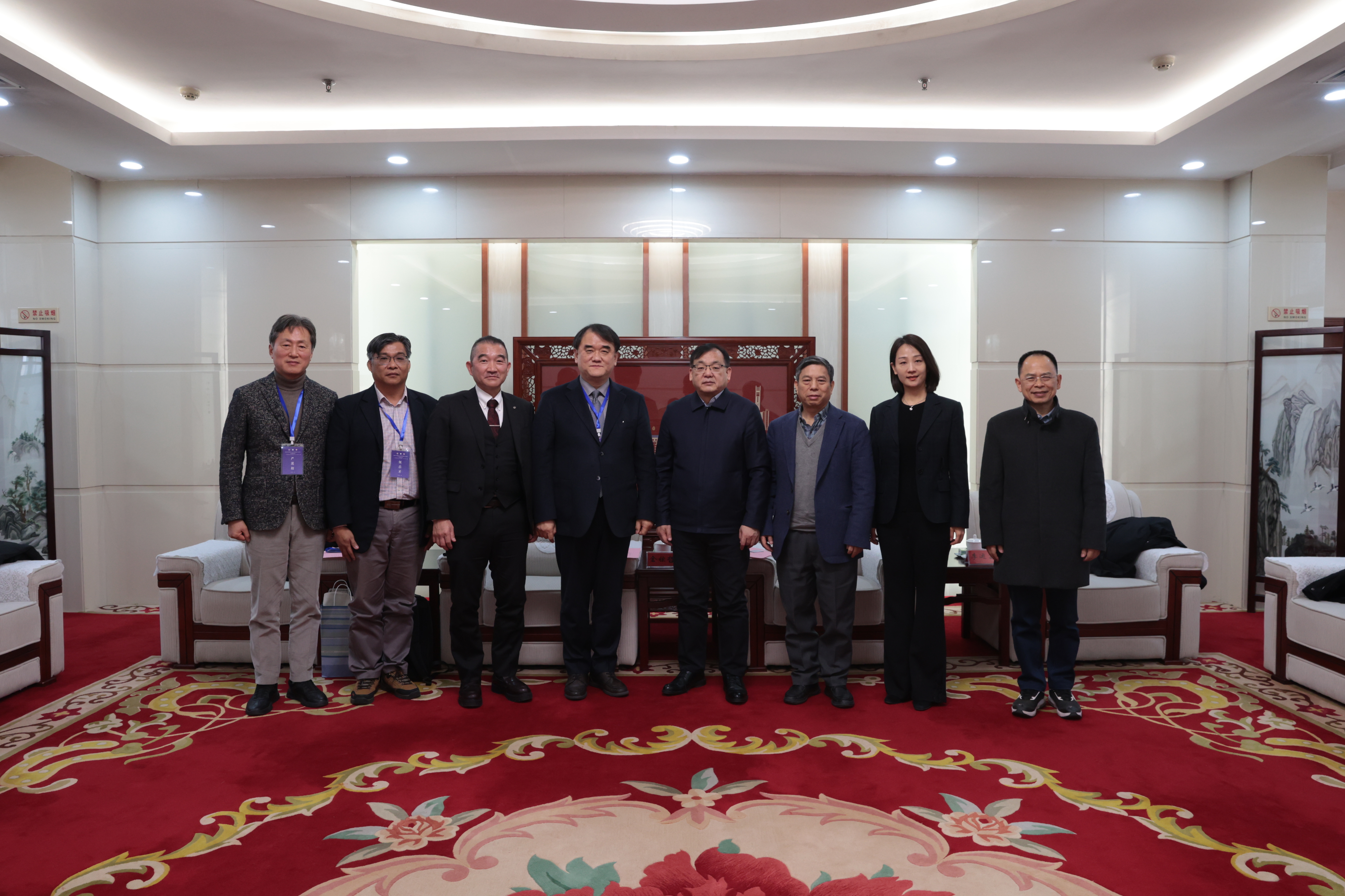 韩国河会见参加中国语言文学研究暨中文教学学术研讨会的外国专家学者