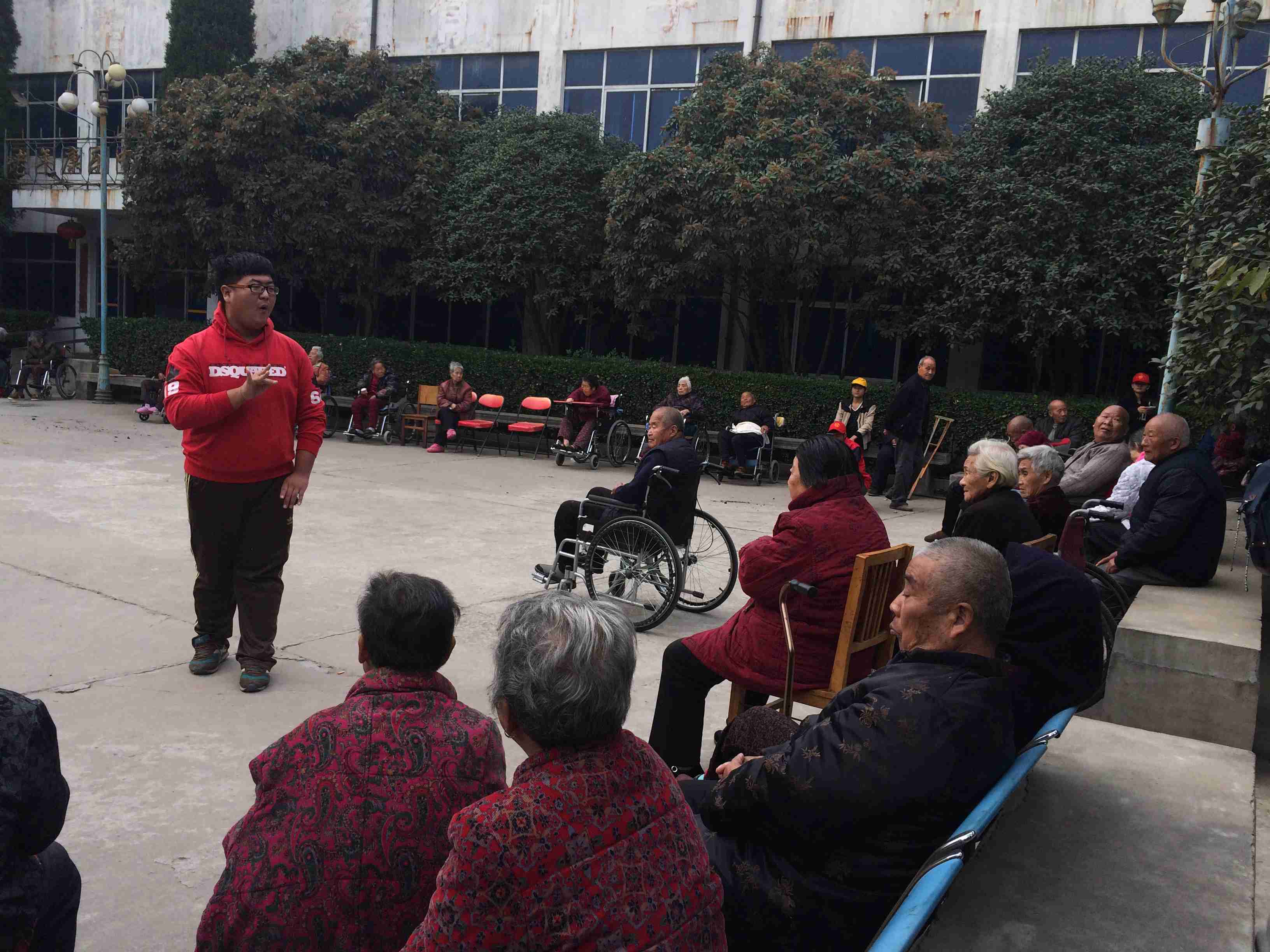 郑州大学志愿者通过“郑在志愿吧”完成网上预约并成功参与志愿服务