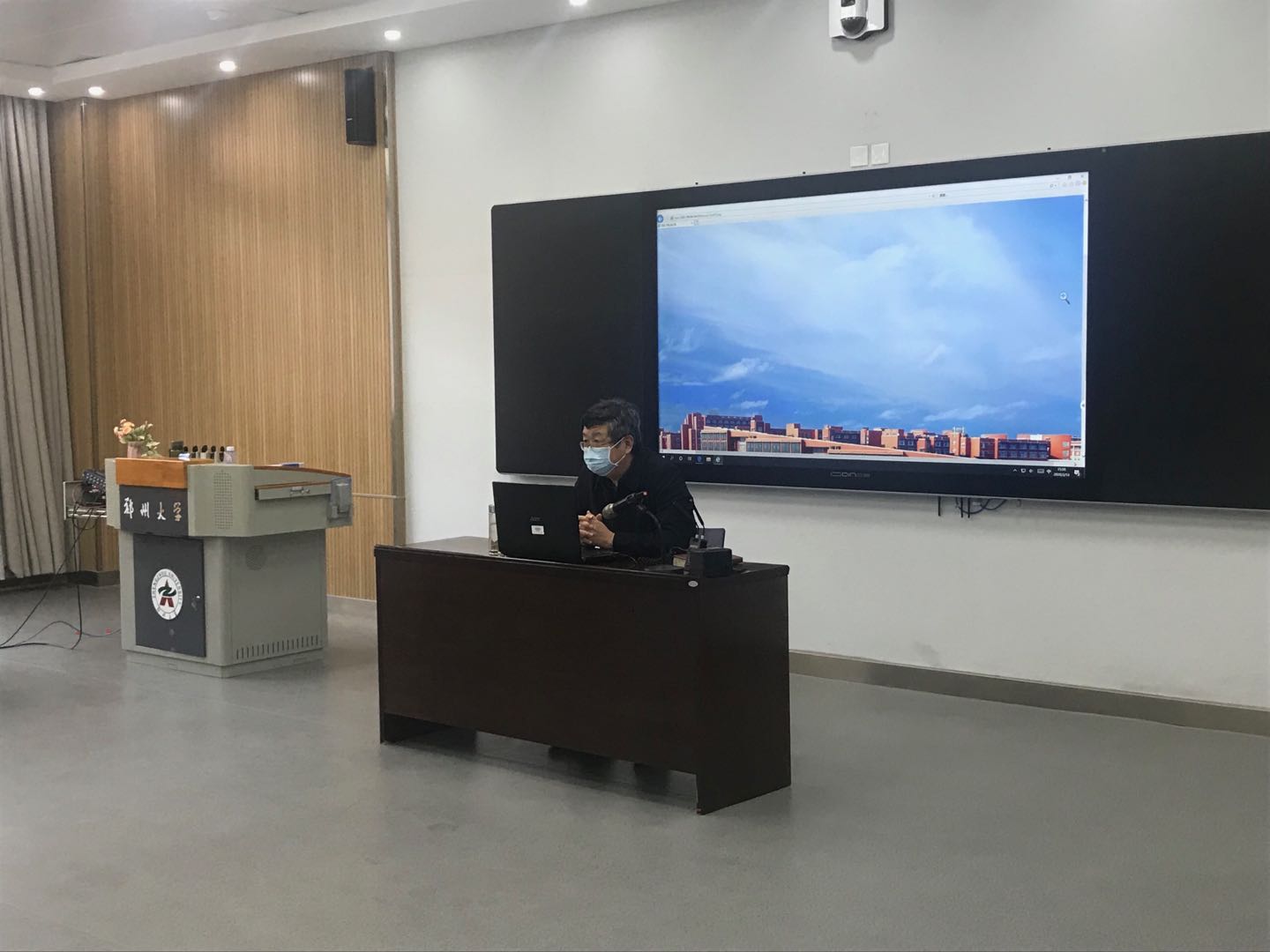 挺起脊梁 求是担当：校长刘炯天院士与研究生同上一堂课（图）