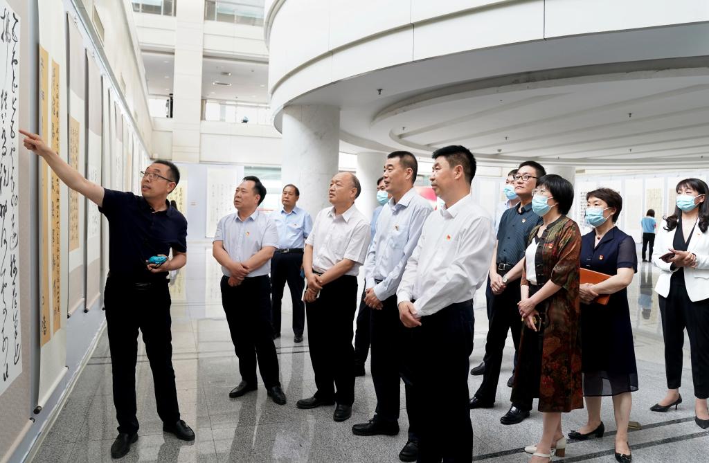 郑州大学举办“百年潮更阔，逐梦新征程” 献礼建党100周年师生书法作品展