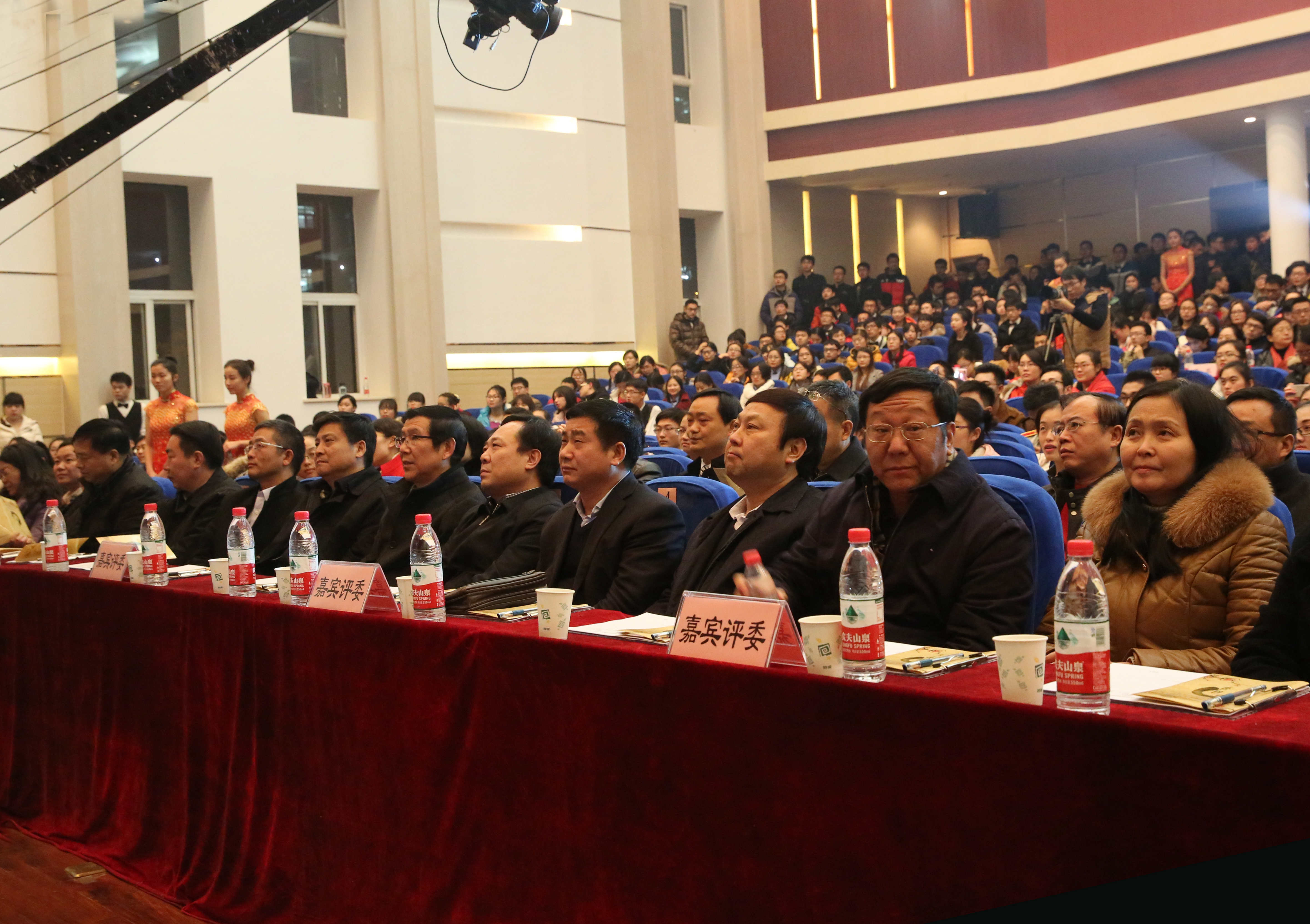 郑州大学临床医学系举办“迎新年歌唱祖国歌咏比赛”