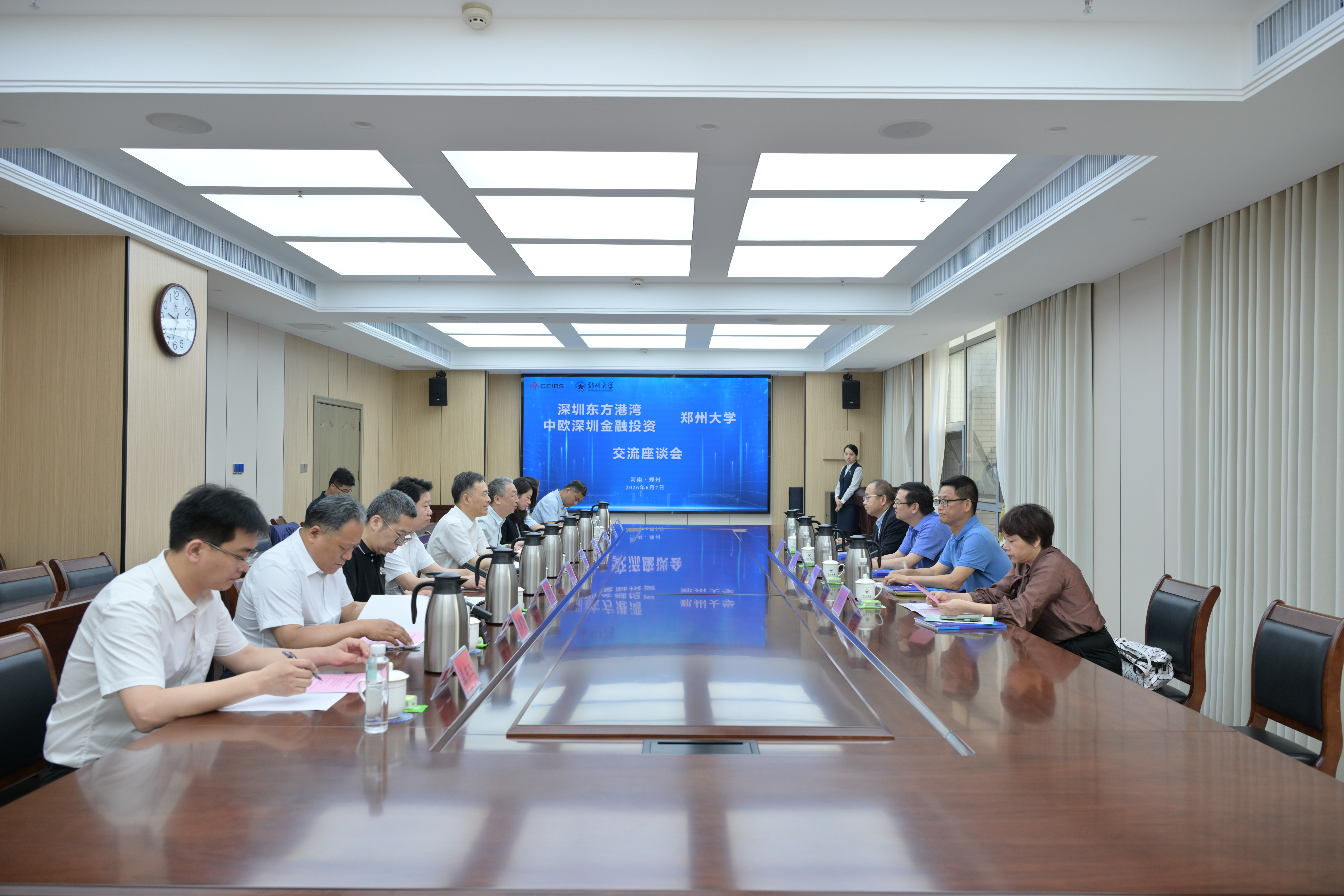 深圳东方港湾董事长但斌来校交流访问