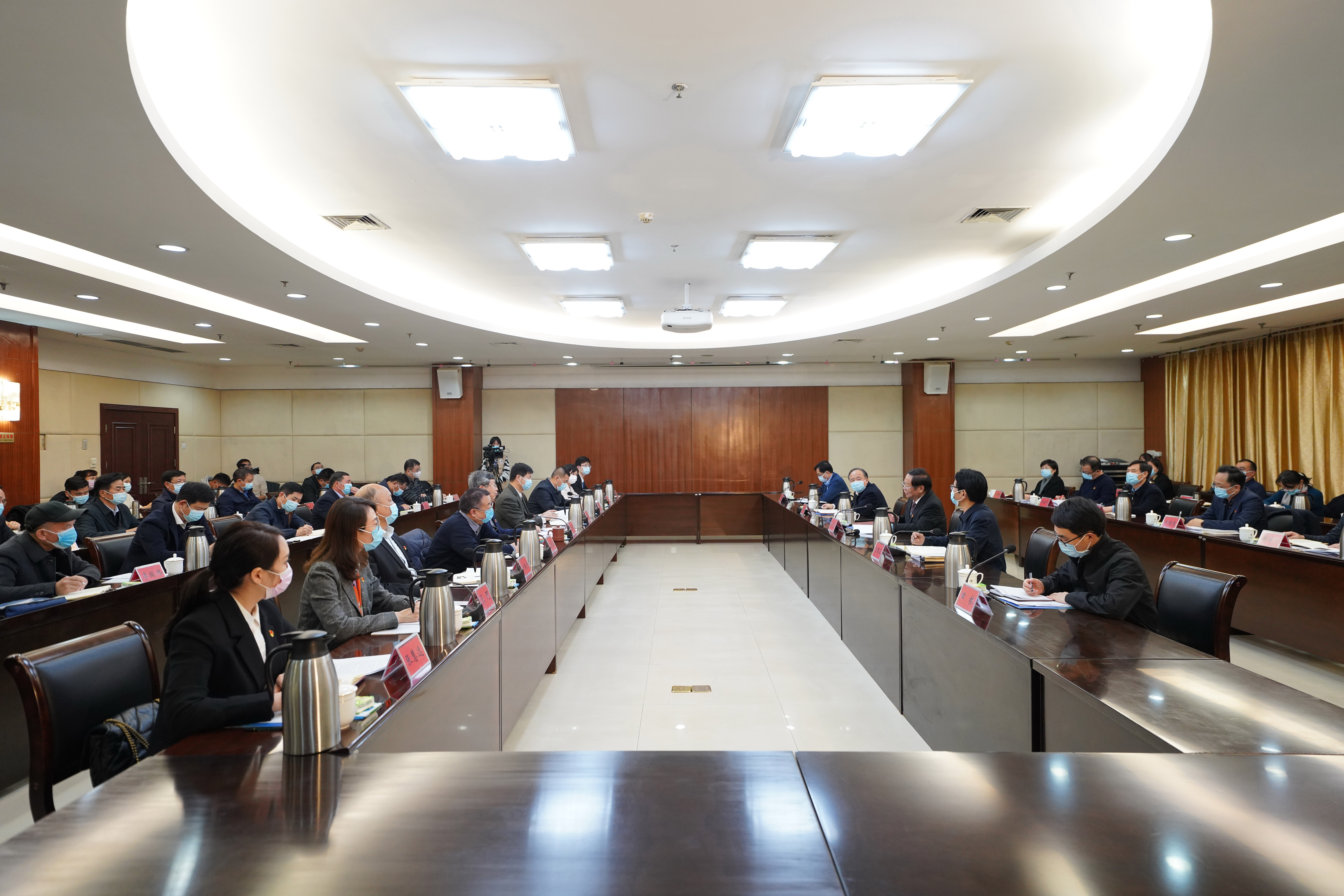 中央宣讲团到郑州大学宣讲党的十九届六中全会精神