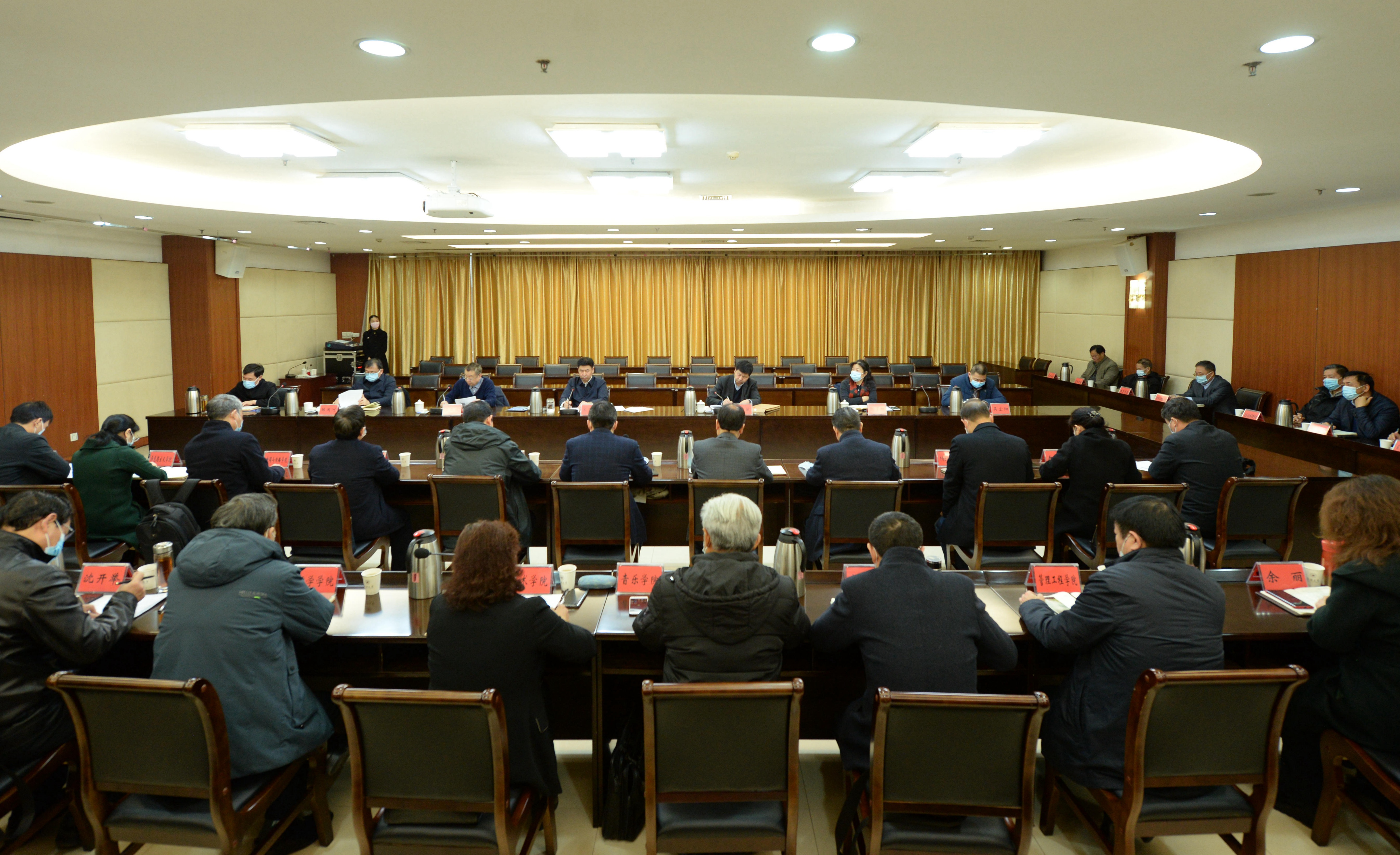 郑州大学召开哲学社会科学发展座谈会