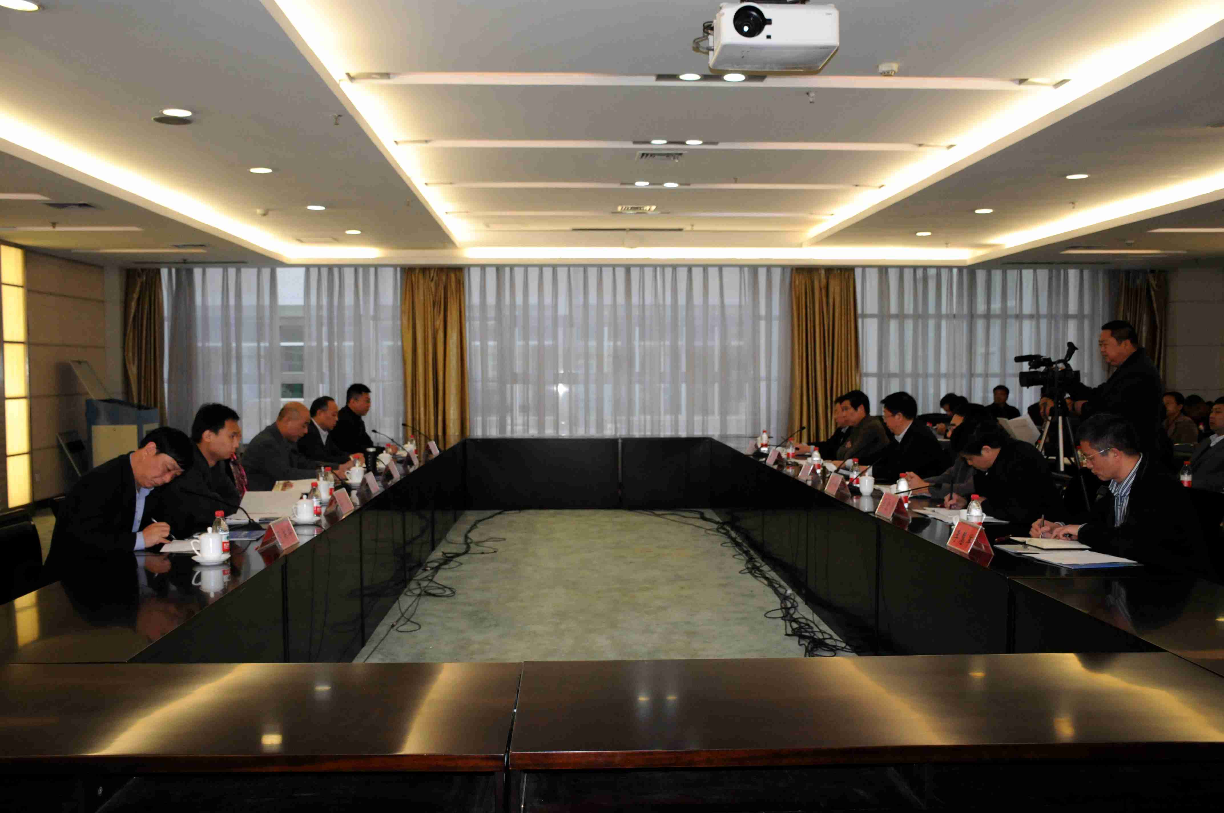 省民主评议学校行风督导检查组莅临郑州大学检查指导工作