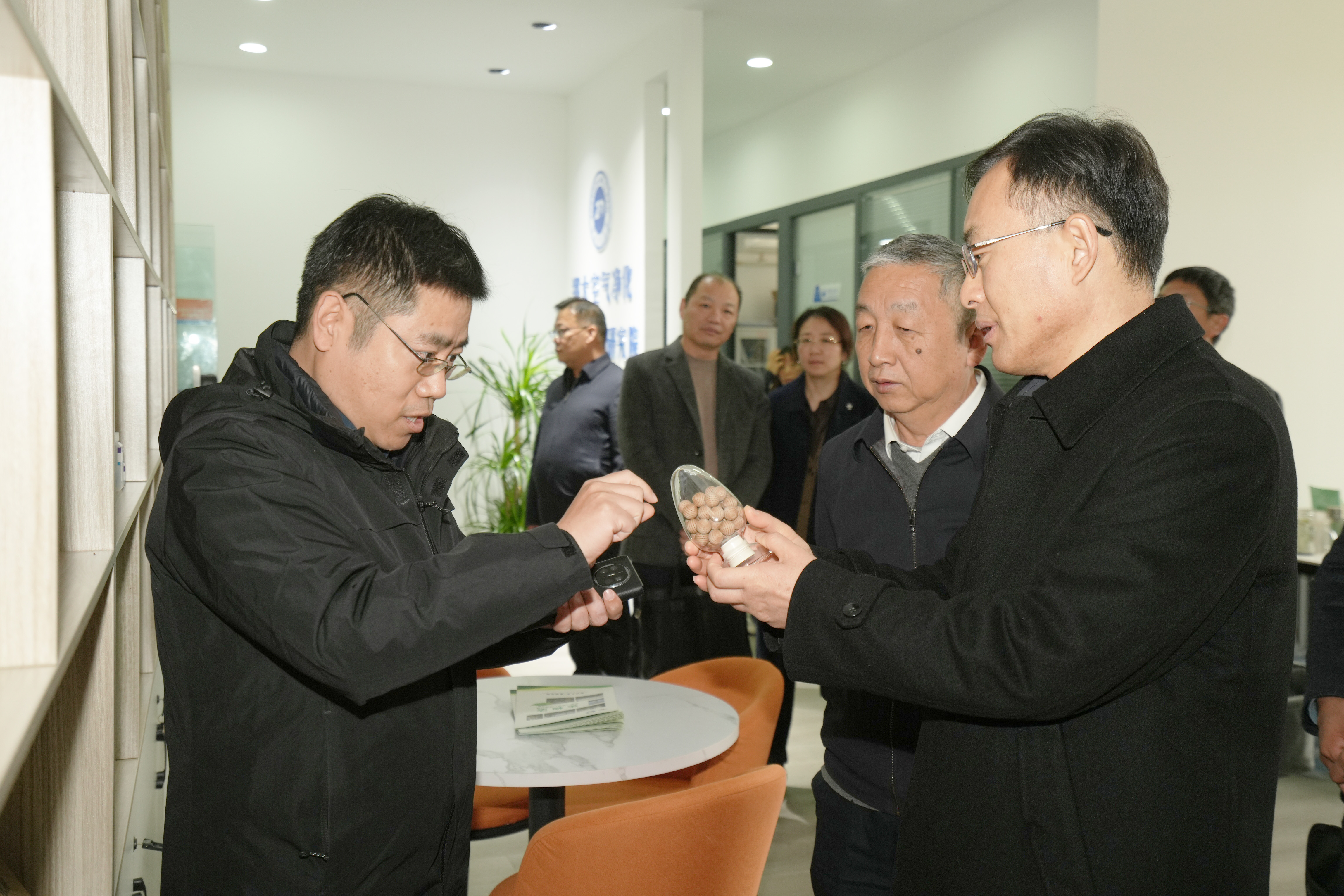 李成伟带队调研“环郑大科创圈”校友及教师创办企业