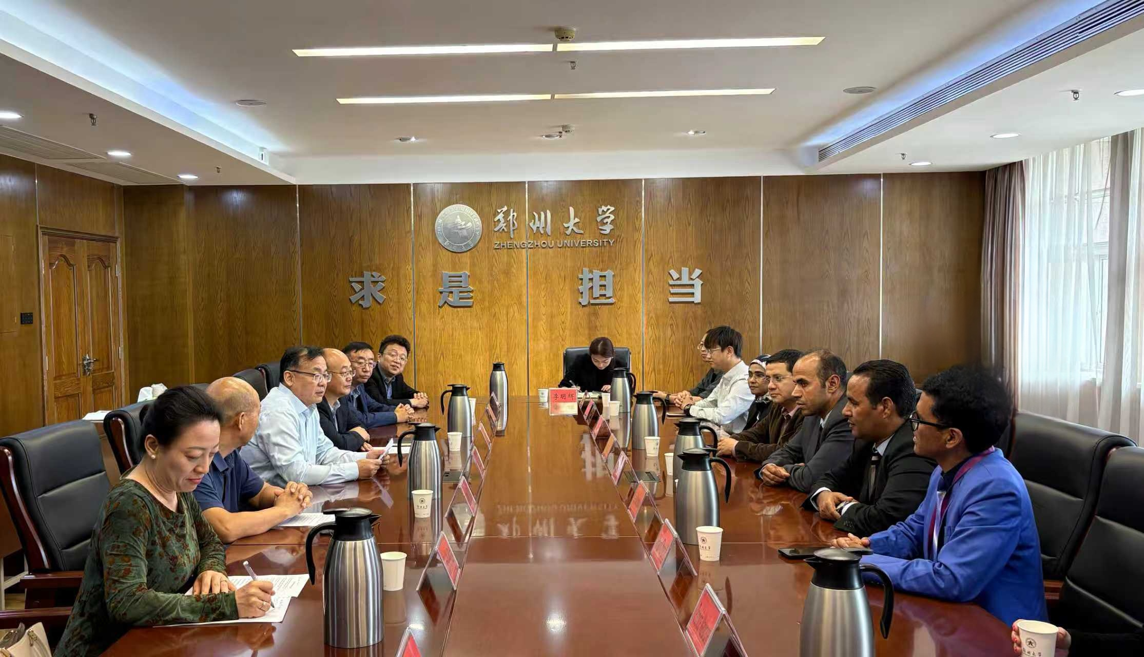 国际青年史学家代表团来校访问