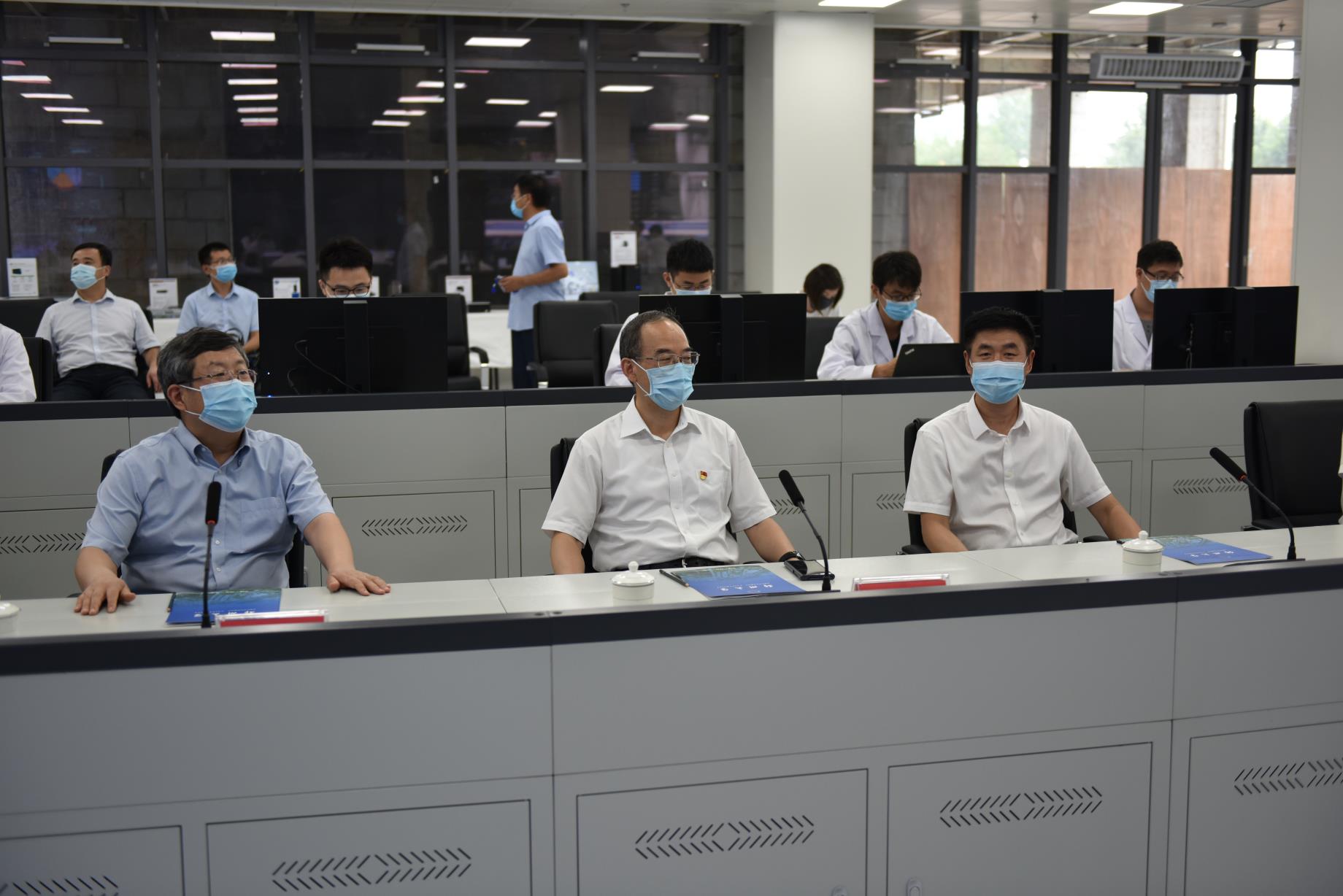 河南省委常委、常务副省长黄强调研国家超级计算郑州中心建设运营工作（图）