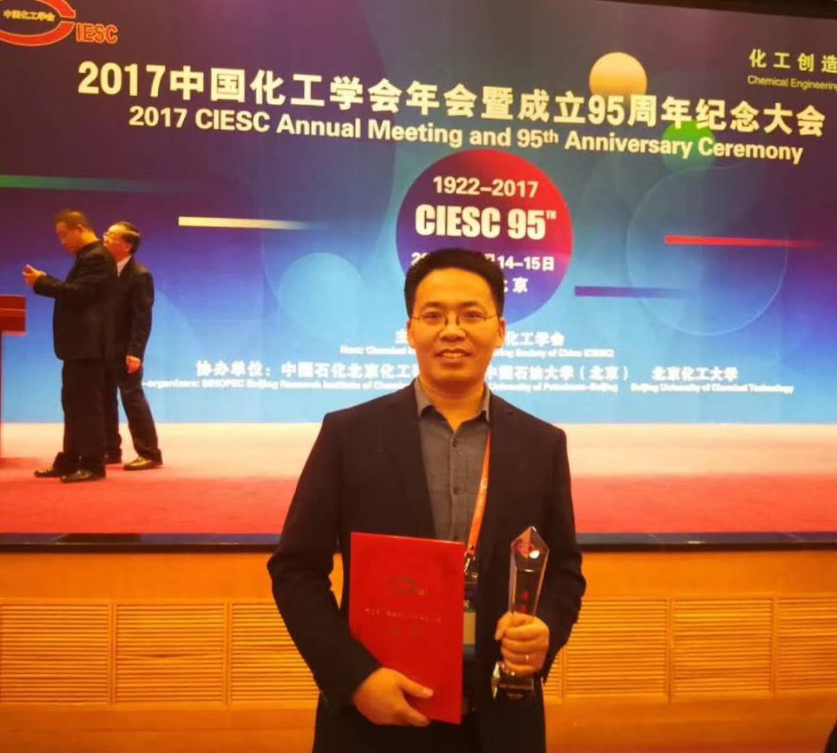 郑大故事：科研不忘社会责任 教书紧跟时代步伐——记第九届“侯德榜化工科学技术奖”青年奖获得者张亚涛老师（图）