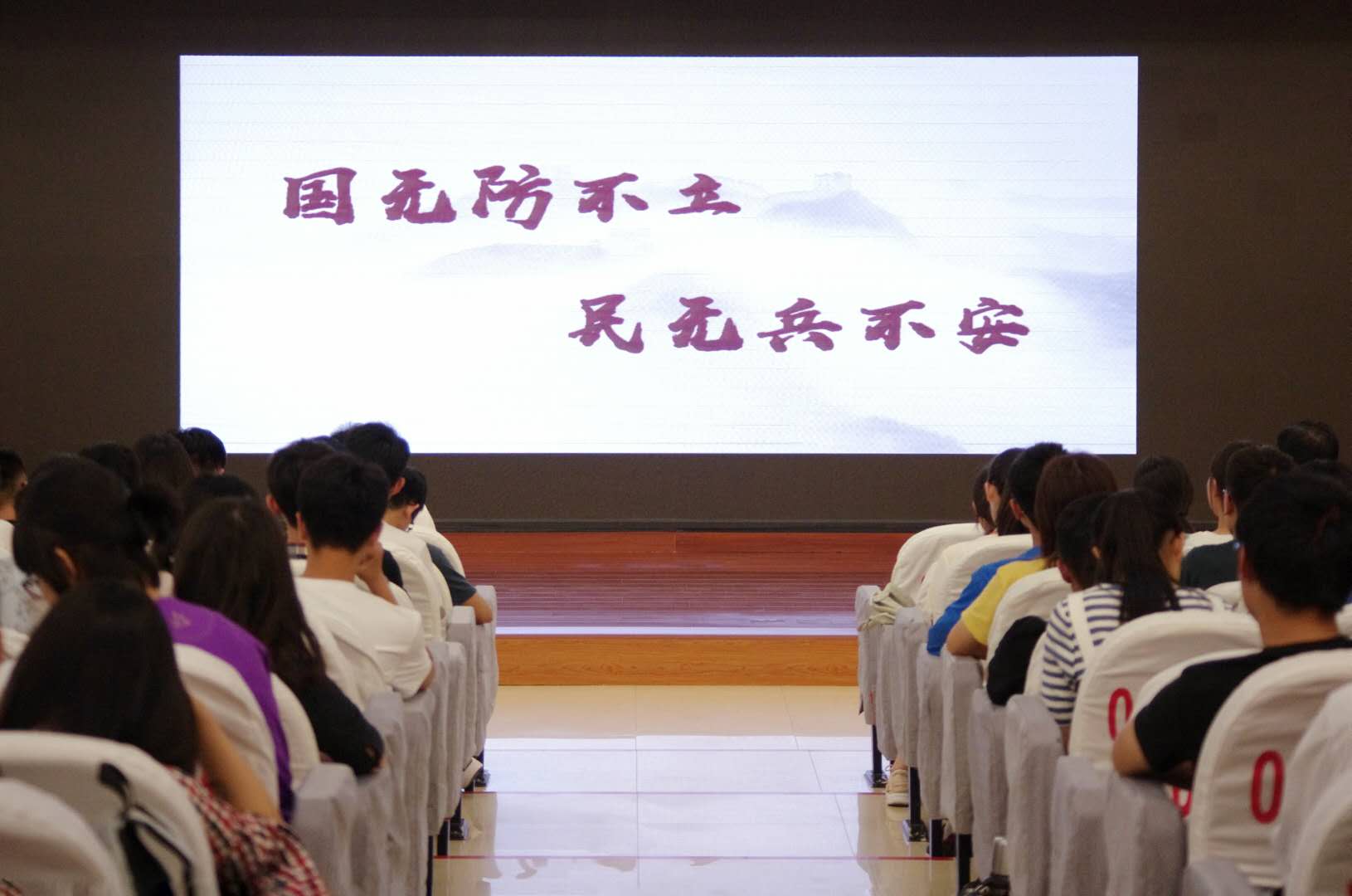 2019年郑州市警备区国防教育暨征兵宣传活动在郑州大学举行（图）