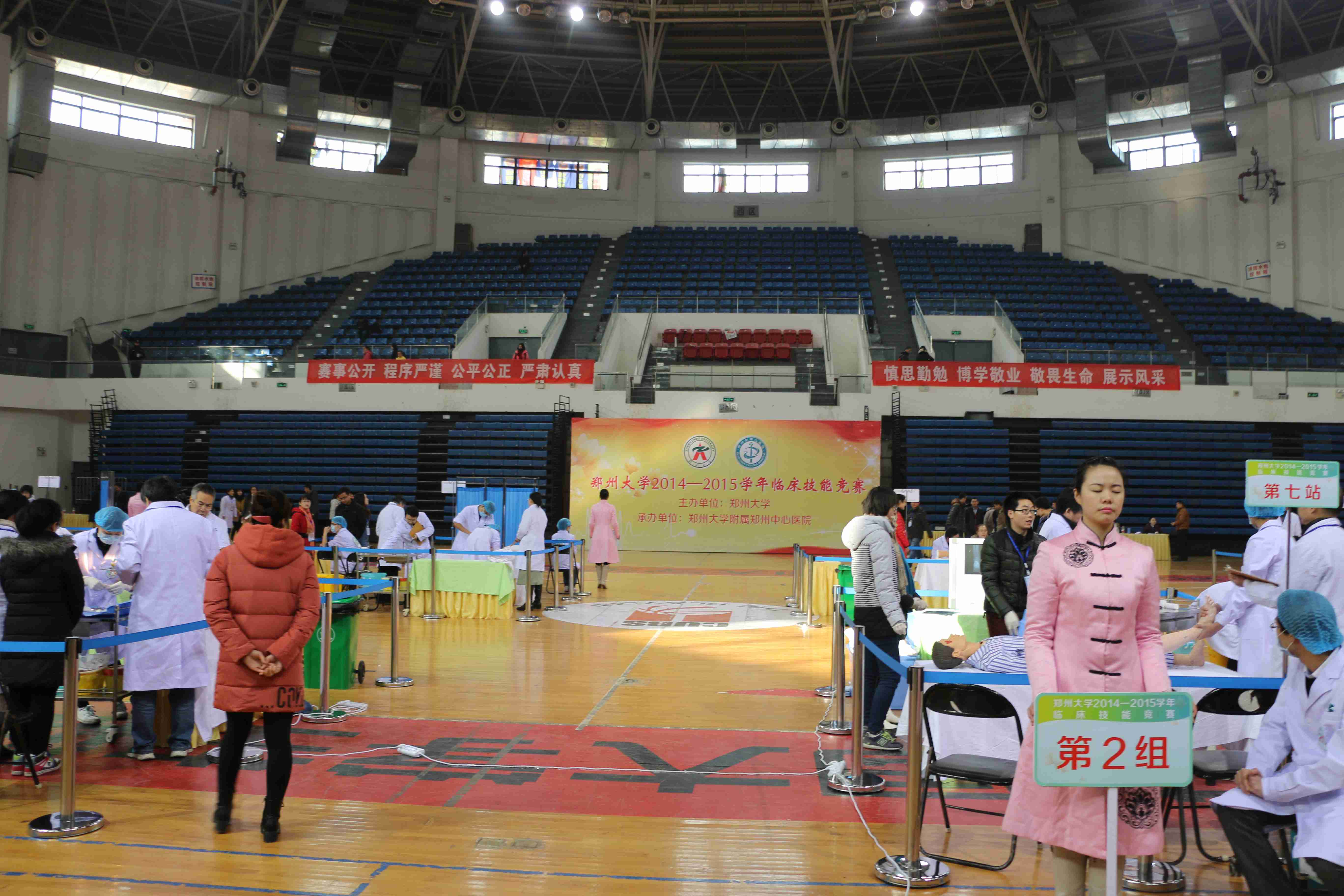 郑州大学举行2014—2015学年临床技能竞赛暨第六届全国高等医学院校大学生临床技能竞赛