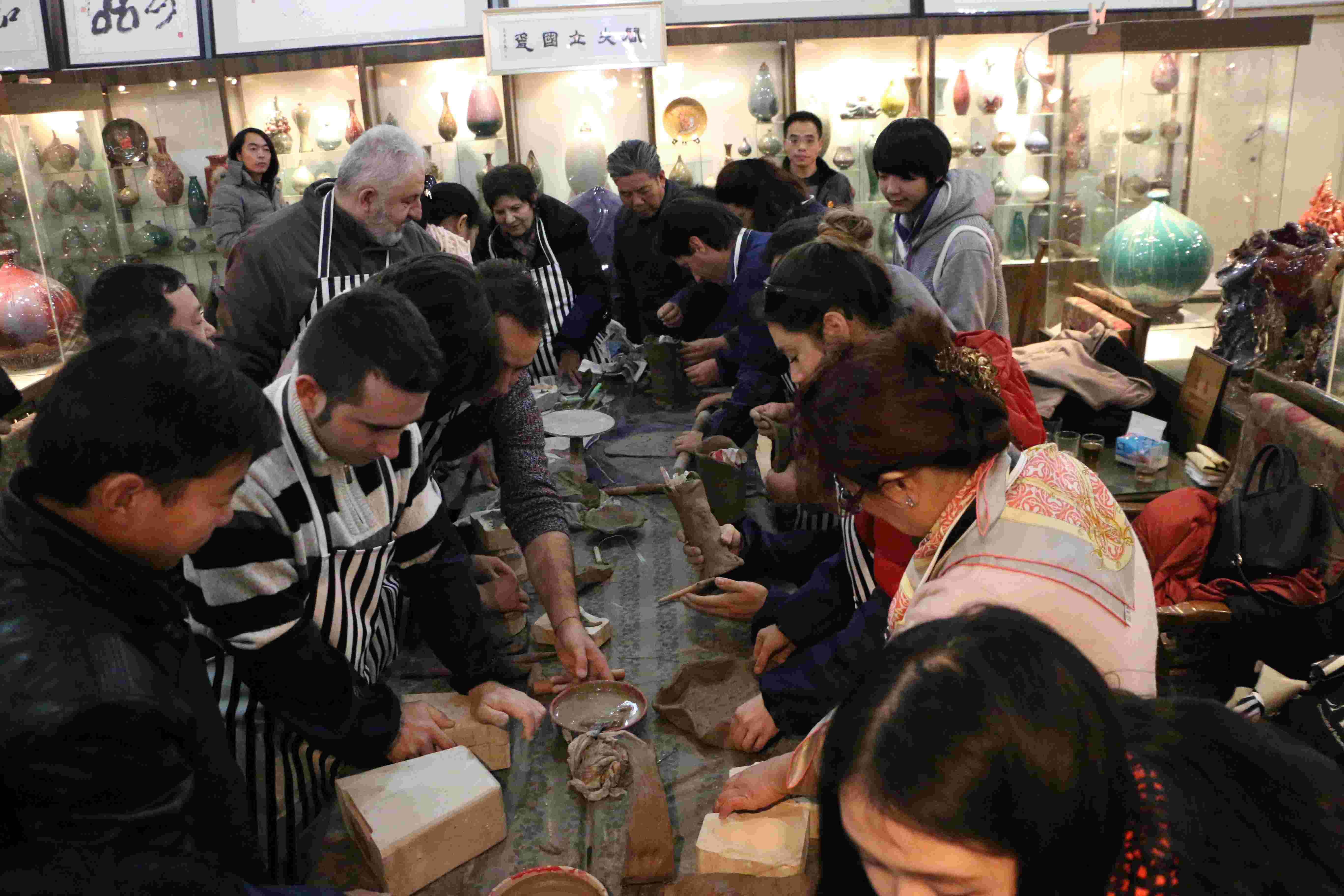 意大利爱乐乐团访问郑州大学陶瓷文化研究中心