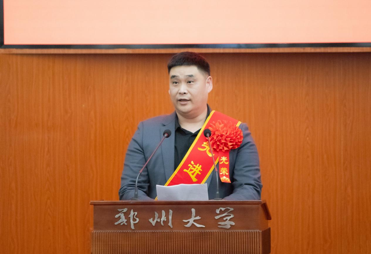 郑大故事：身隐微光处，心暖烟火间 ——记一位后勤食堂保管员的平凡坚守