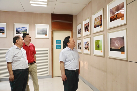 郑州大学举办庆祝新中国成立70周年摄影作品展（图）