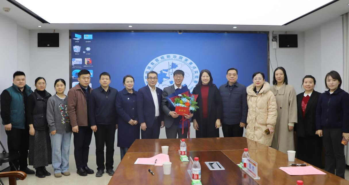 河南省政协副主席霍金花一行慰问我校王立东教授