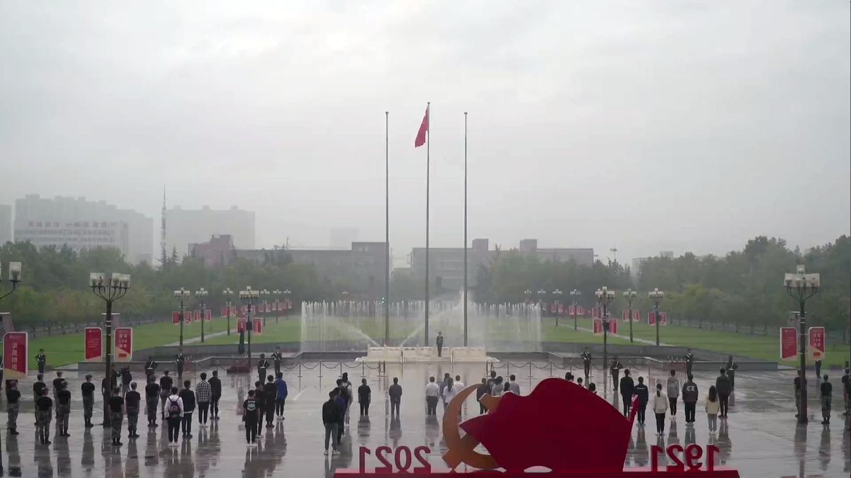 郑州大学举行新学期升国旗仪式