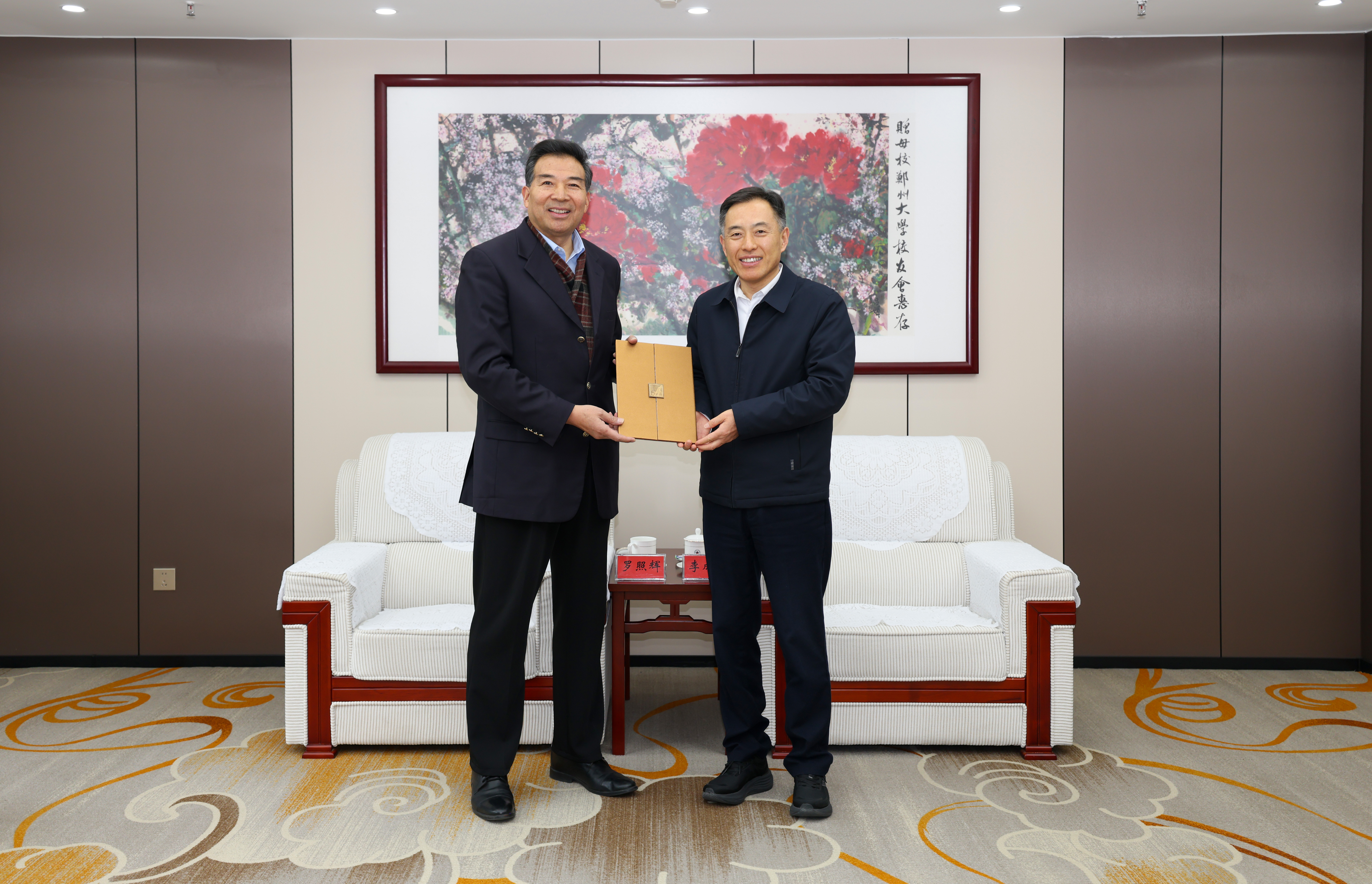 郑州大学举行党委理论学习中心组（扩大）专题学习会暨“嵩阳大讲堂”罗照辉报告会