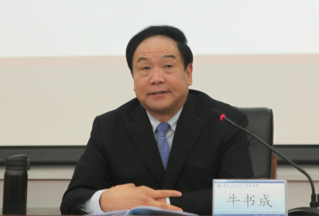 校党委书记牛书成赴华北水利水电大学宣讲党的十八届六中全会精神（图）