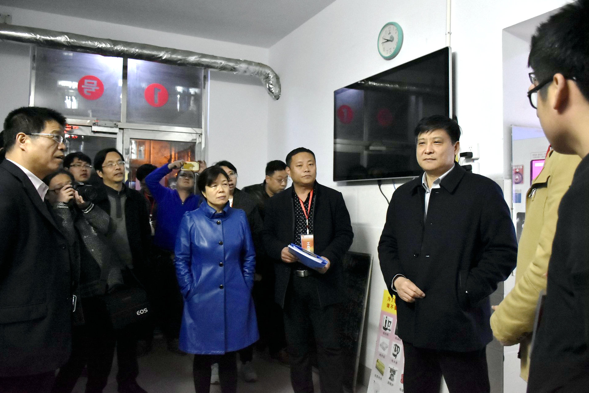 校领导深入学生宿舍检查指导工作