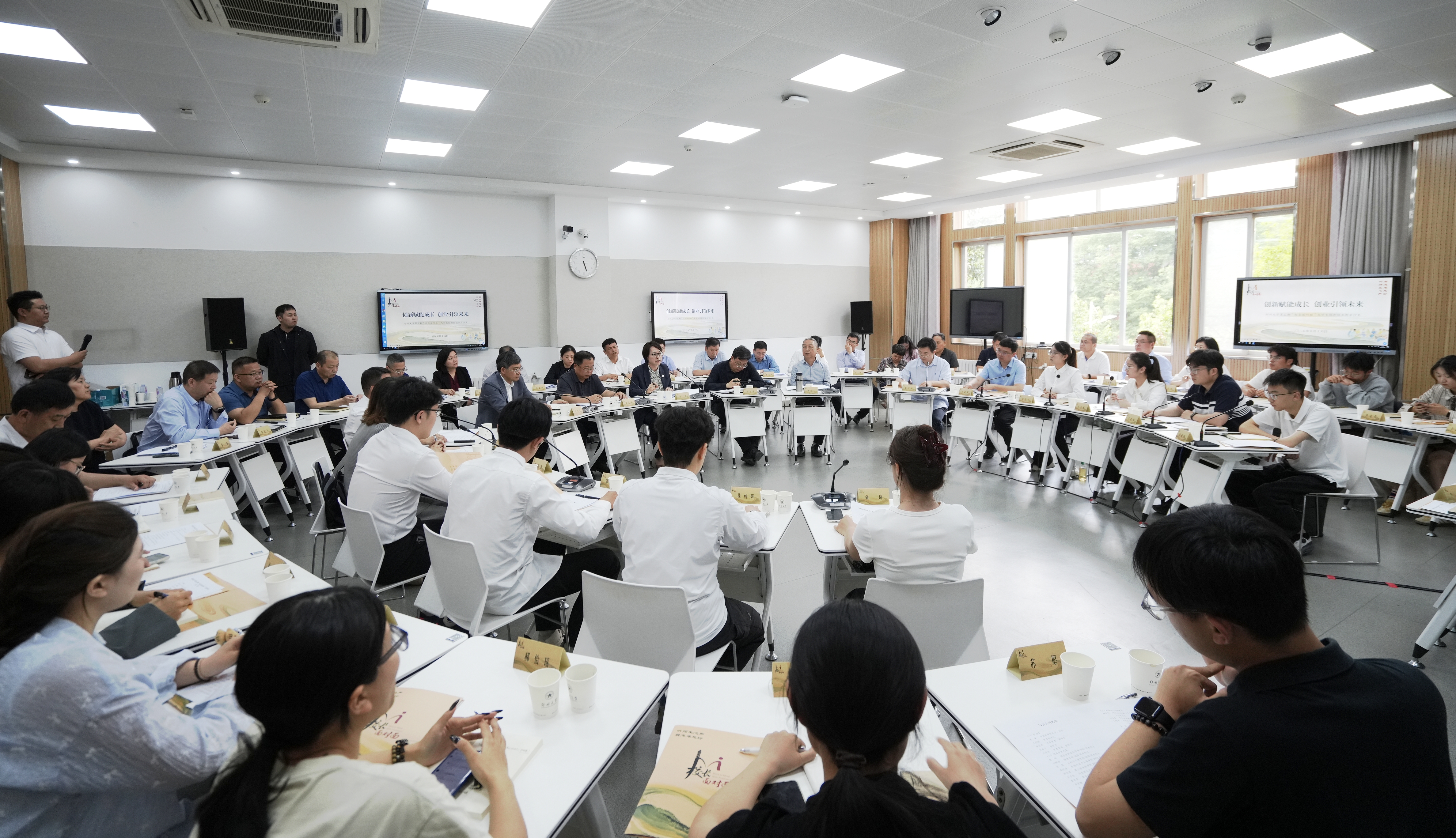 创新赋能成长 创业引领未来——郑州大学举行第五期“校长面对面”活动