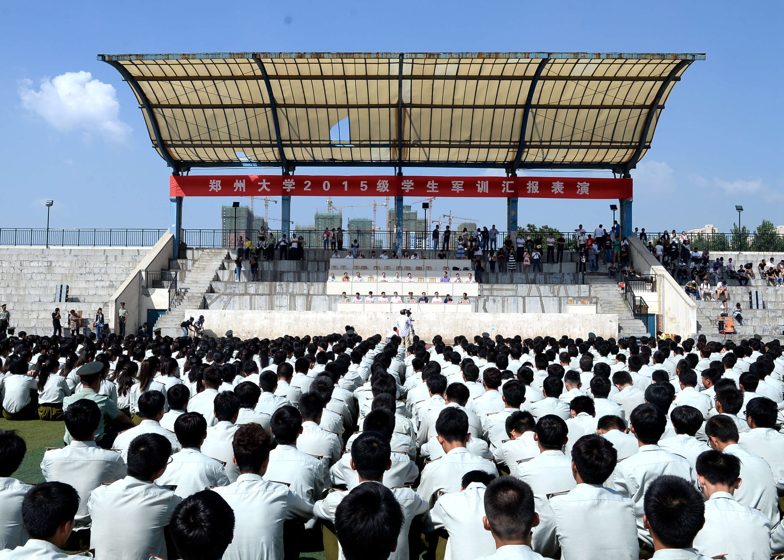 郑州大学2015级新生军训工作圆满结束