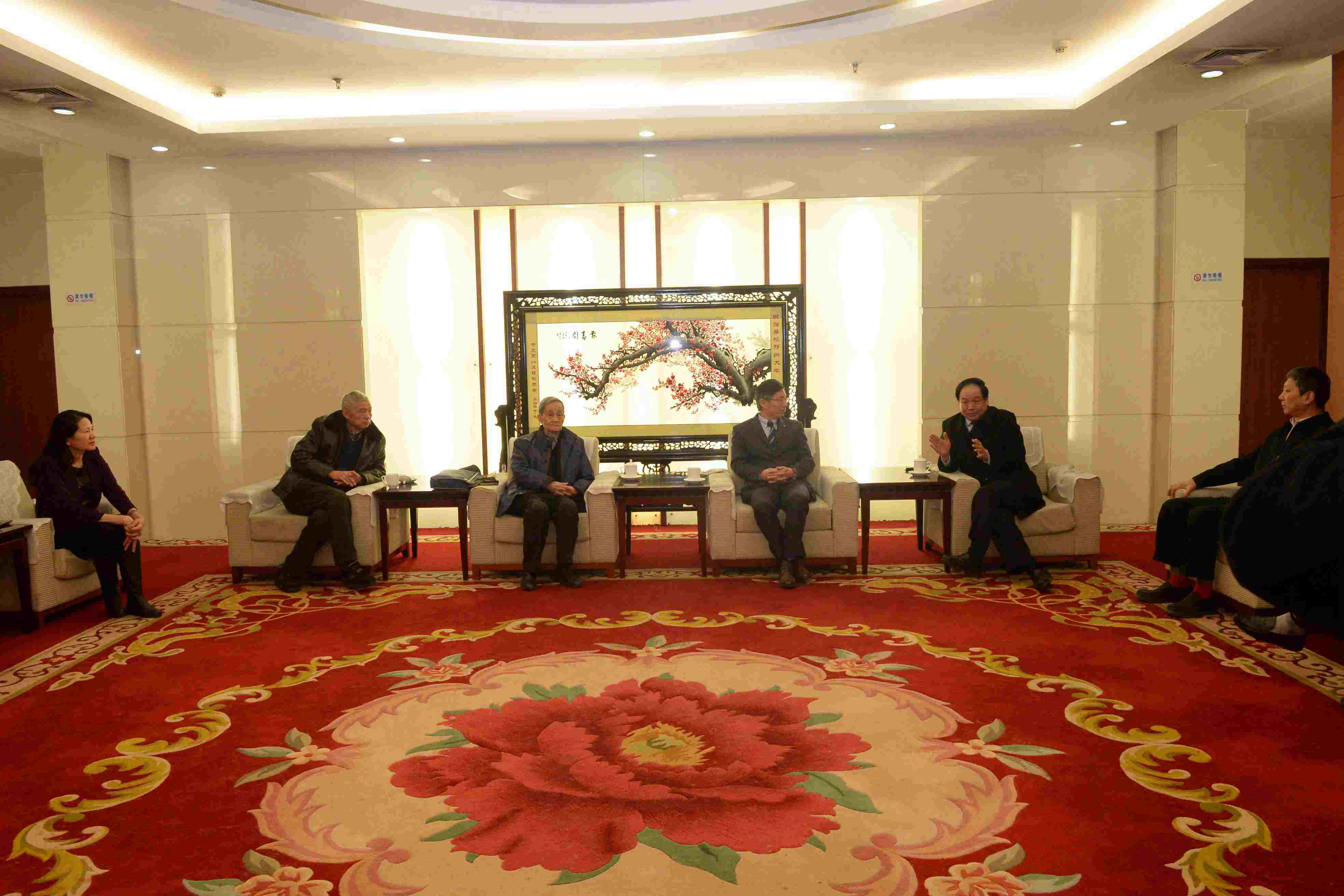 河南省科学技术协会党组书记曹奎、主席霍金花来我校看望慰问院士