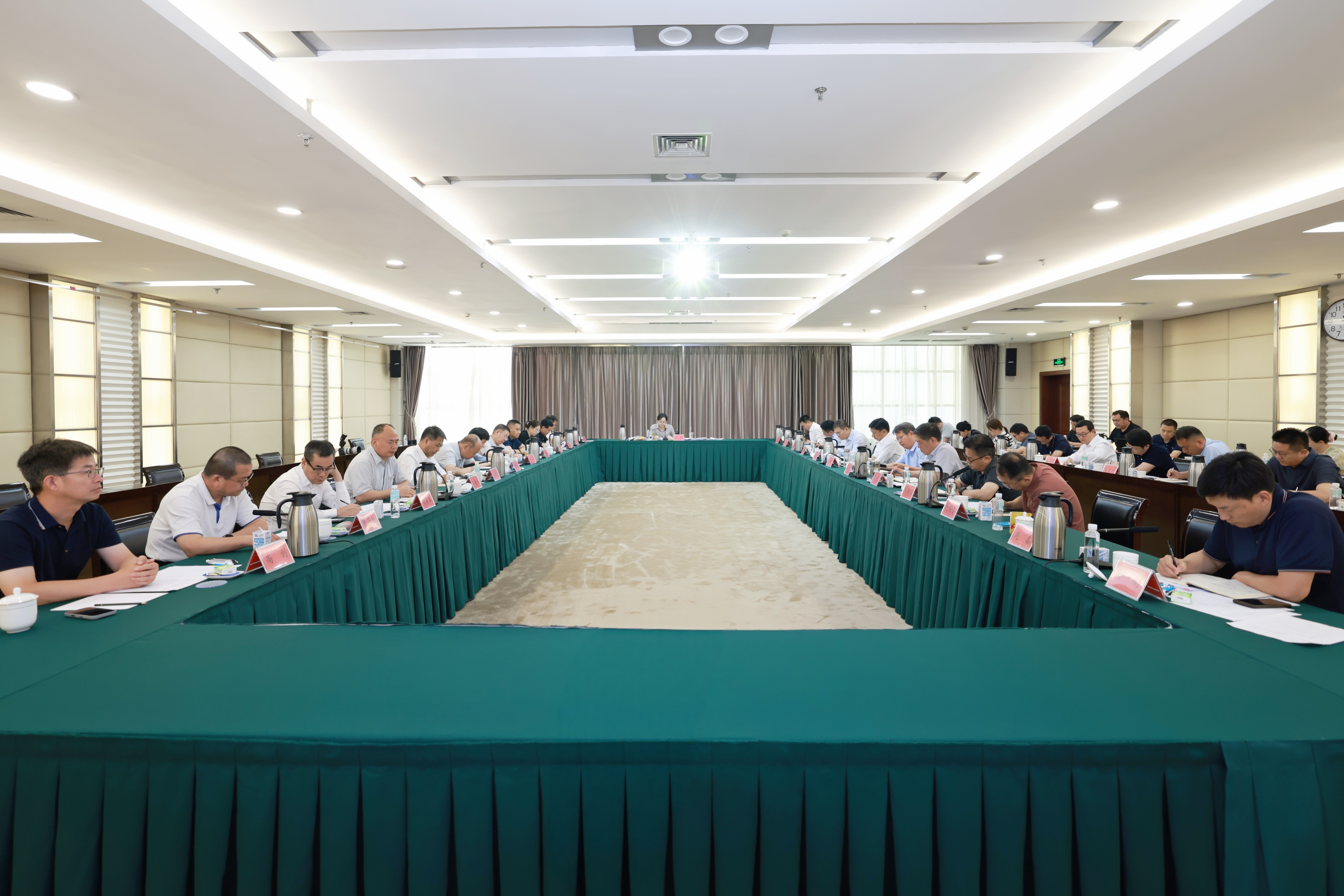 李蓬主持召开“双一流”项目实施推进专题调度会