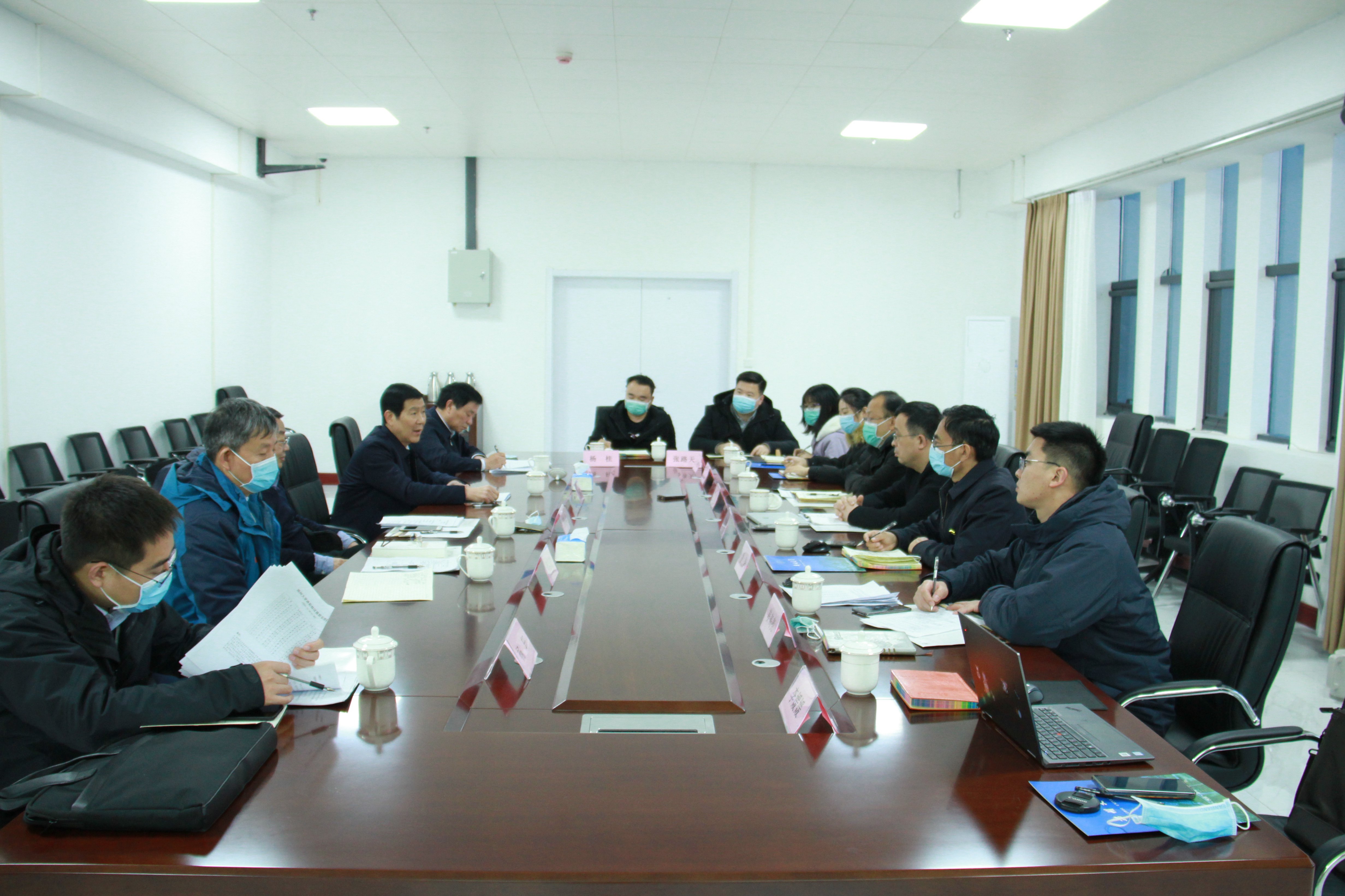 郑州大学洛阳校区召开干部会议