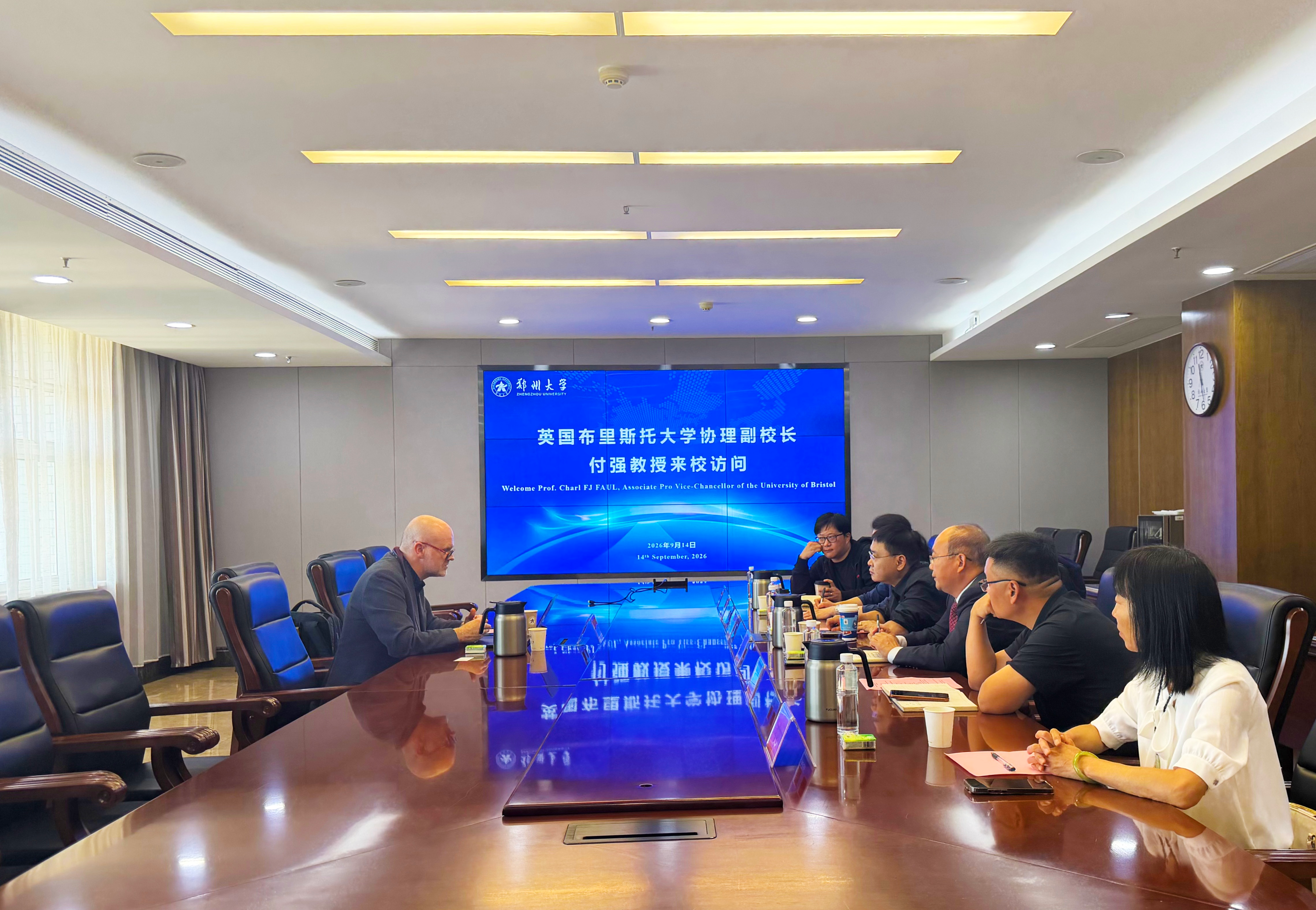 英国布里斯托大学协理副校长查尔·福尔来校访问