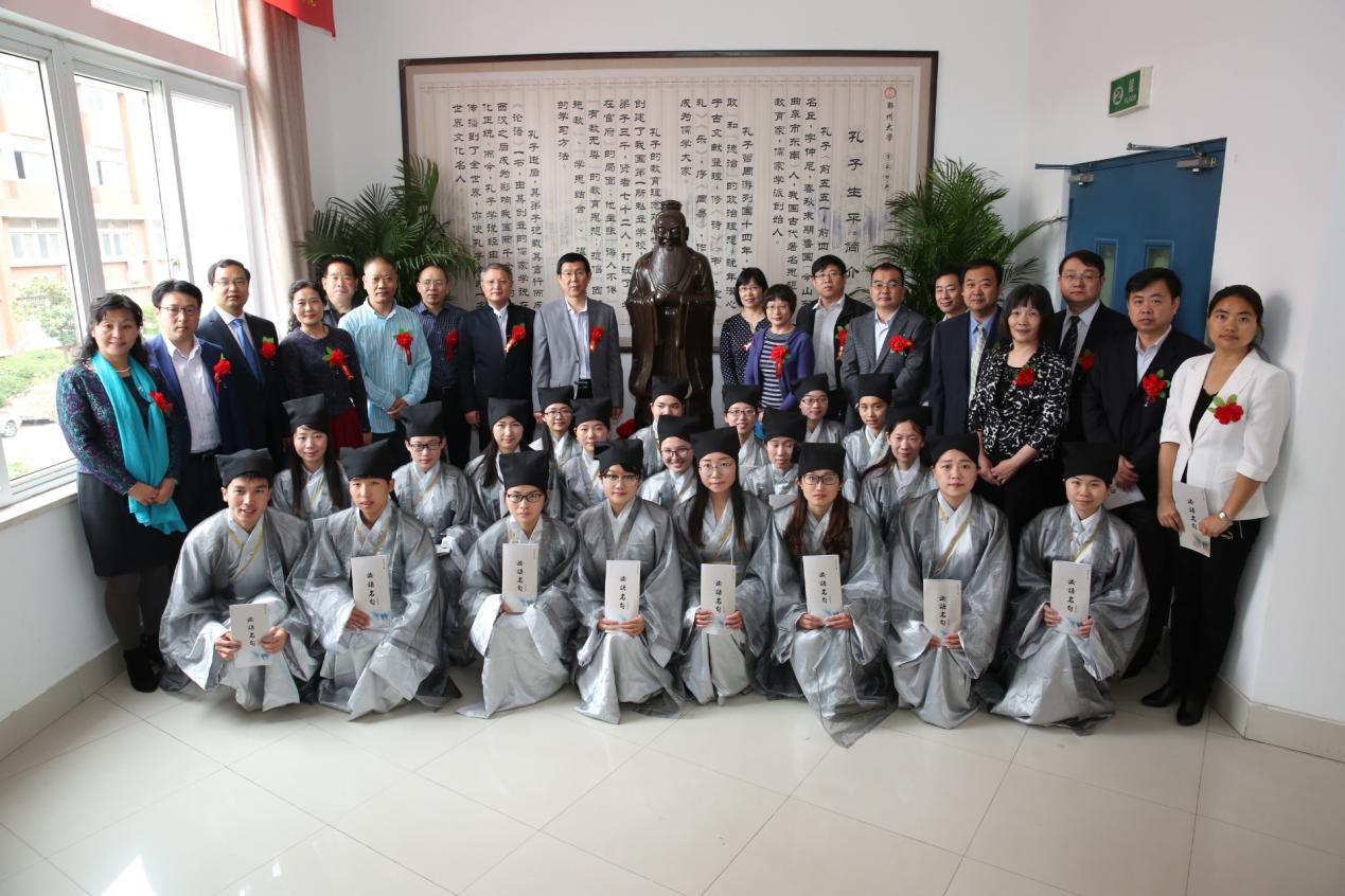 郑州大学外语学院1981级校友返校开展交流活动