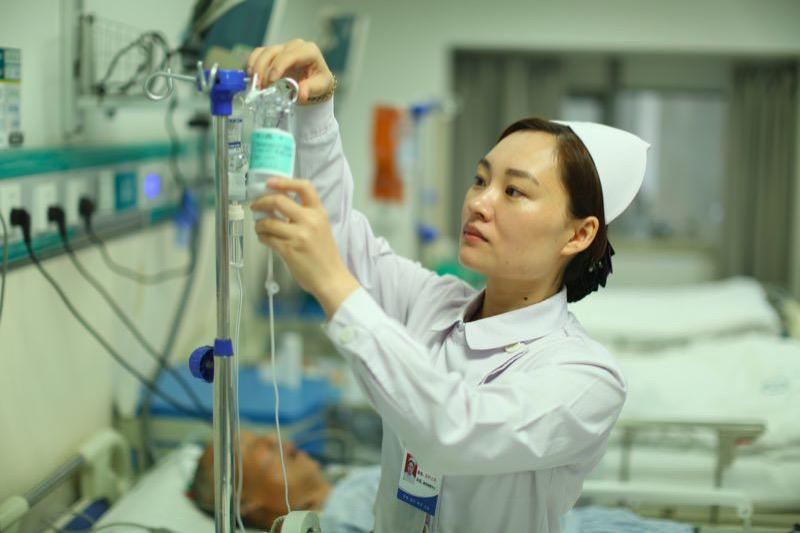 郑大故事：二十六载守生命 仁心师者绽芳华——记郑州大学2026年度“最美护士”王迪