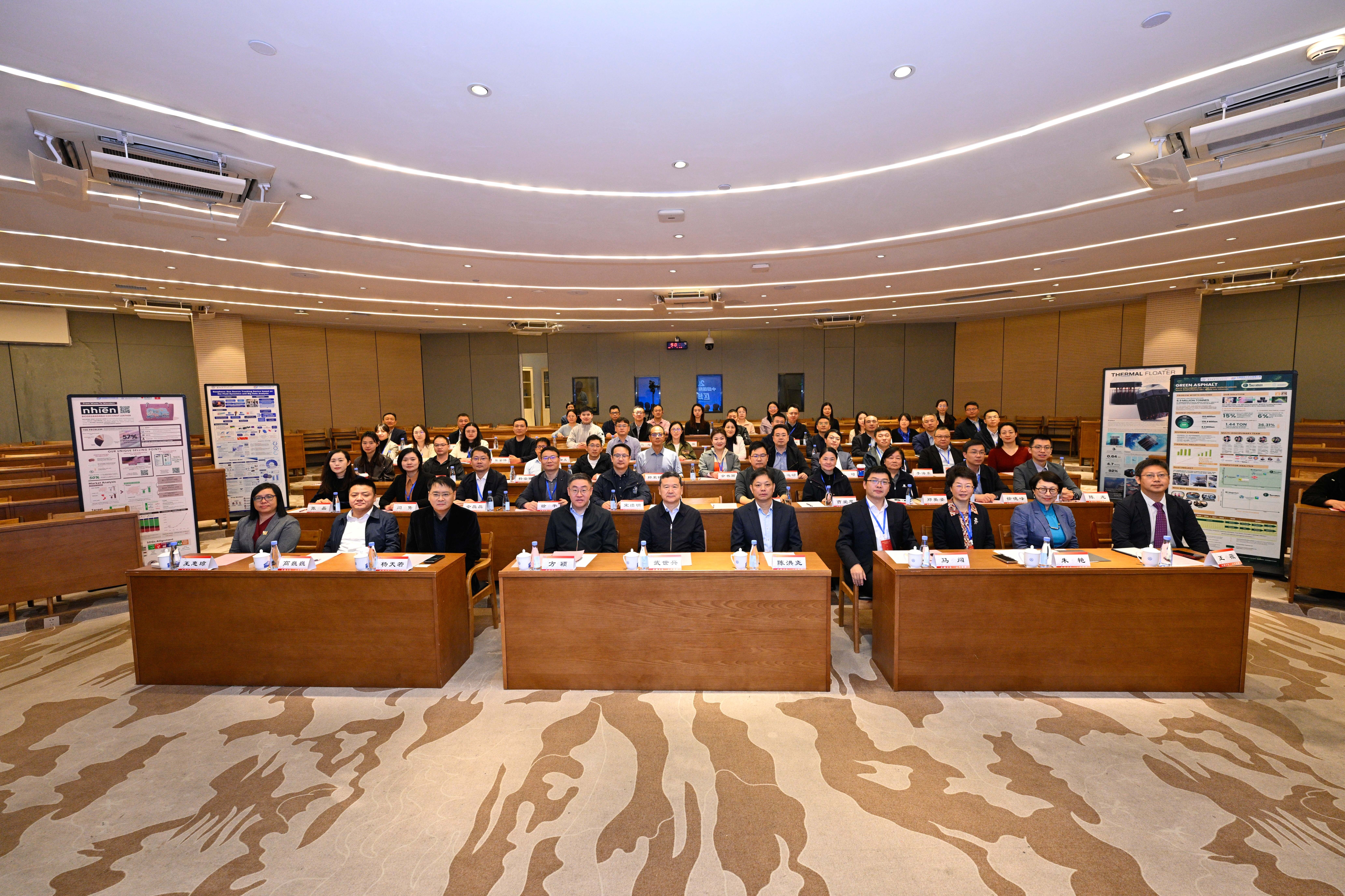 中国国际大学生创新大赛（2025）区域赛总结交流会在厦门大学举办