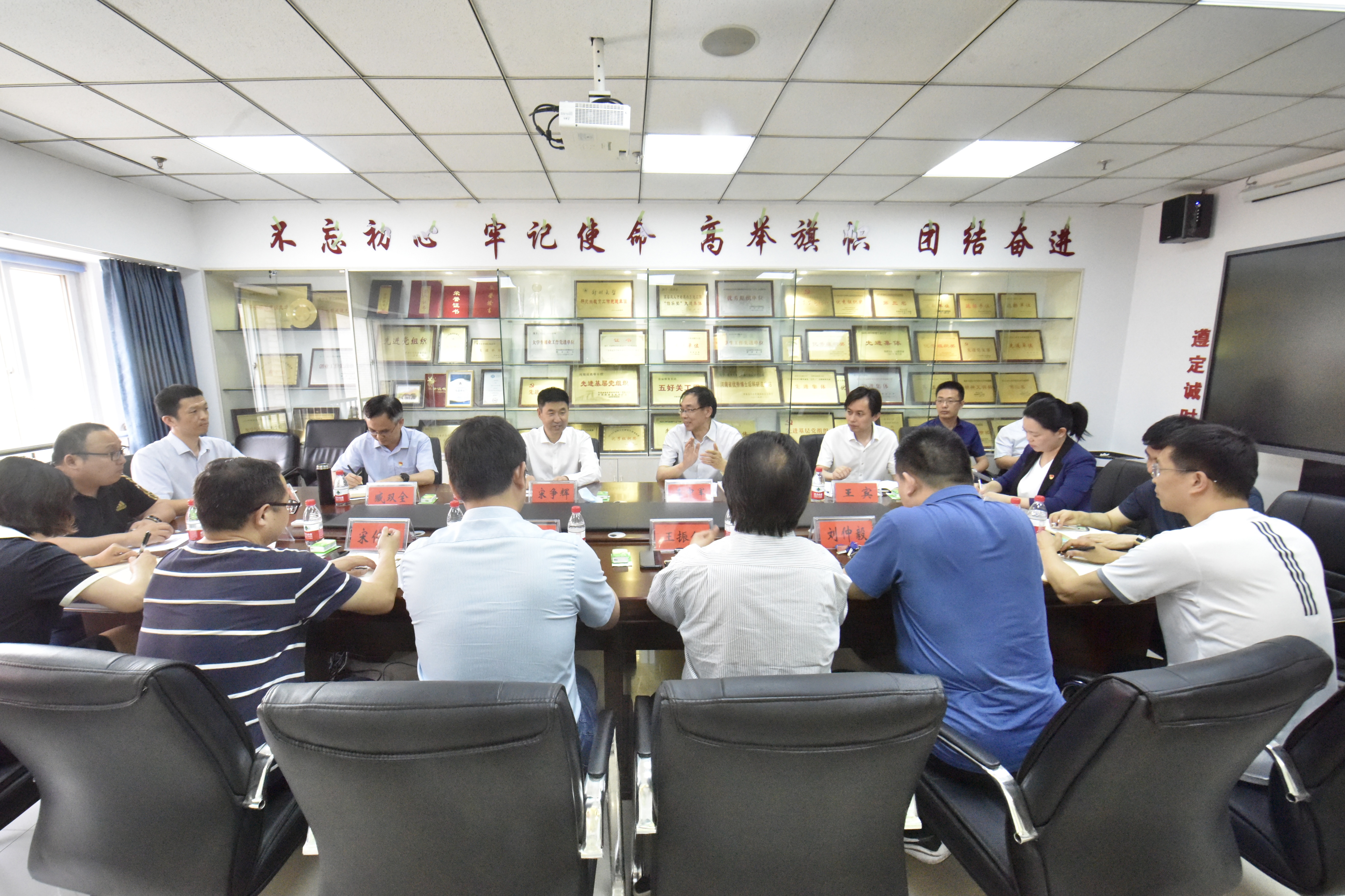 校党委书记宋争辉到化学学院调研座谈
