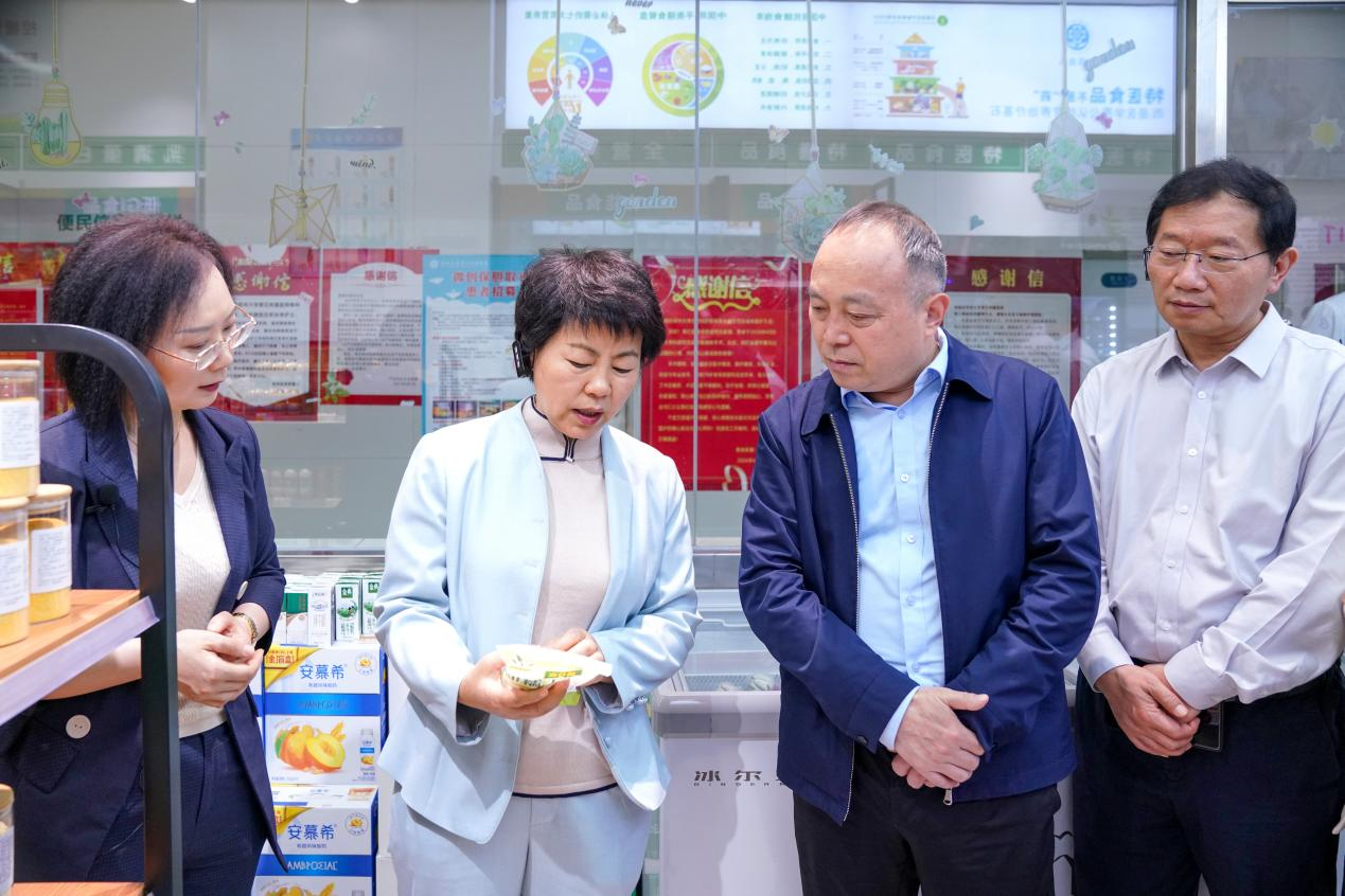 省政协副主席黄红霞带队赴郑州大学第五附属医院开展专题调研