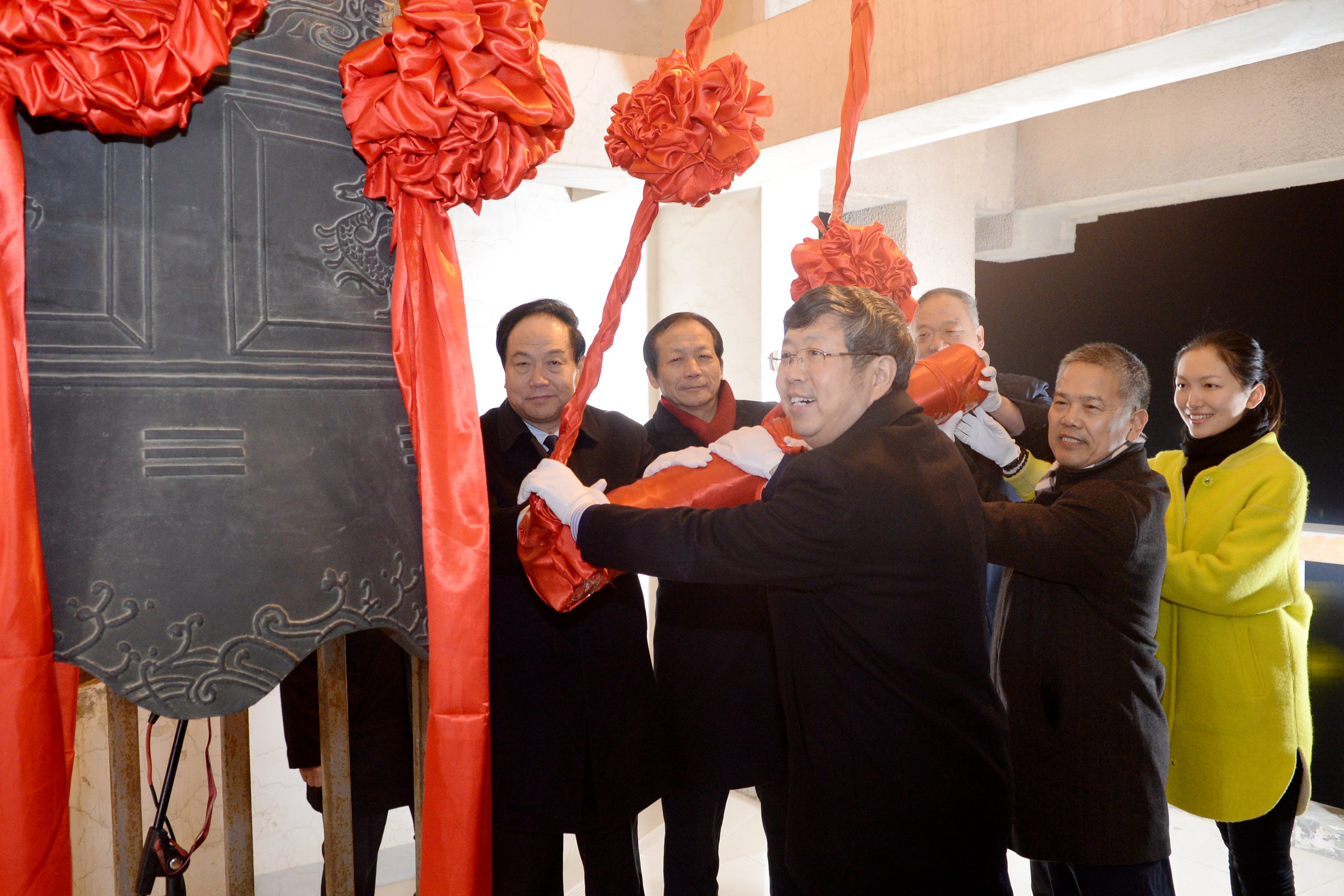 载歌载舞欢聚一堂 师生同庆共迎新年——郑州大学举办2017年元旦系列文化活动（图）