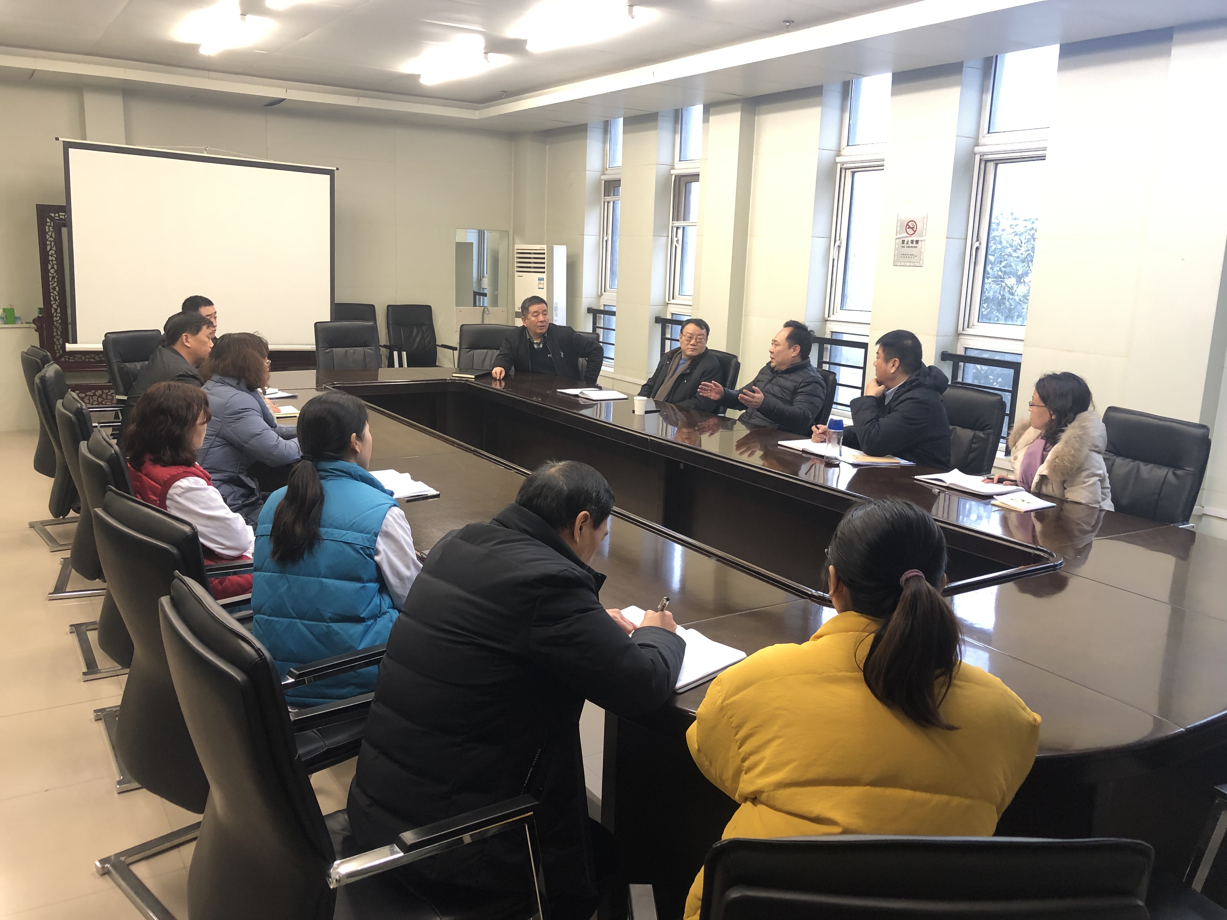 学校专题部署新型冠状病毒感染肺炎疫情防控工作（图）